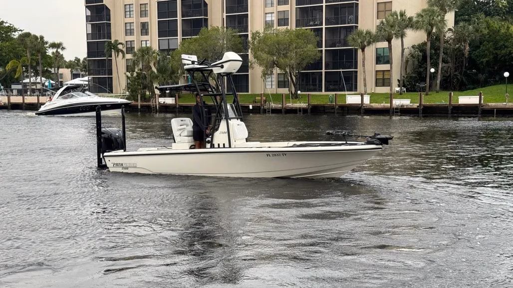 2024 Pathfinder Boats 2500 Hybrid 