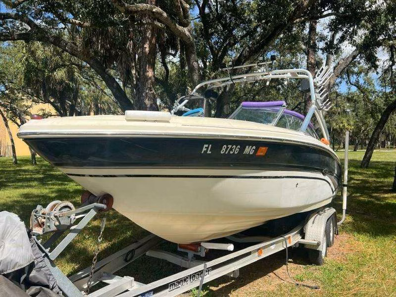 2003 Sea Ray 220 Bow Rider 