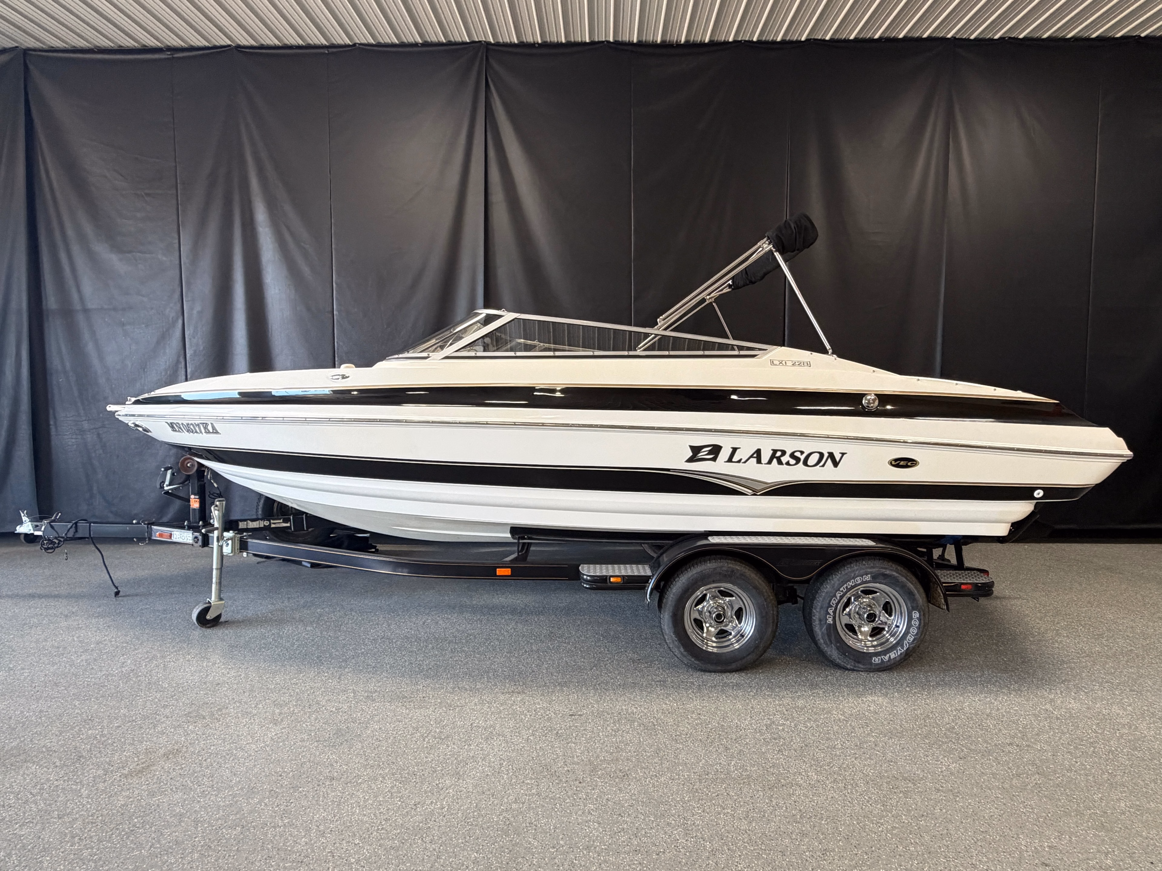 2005 Larson LXi 228