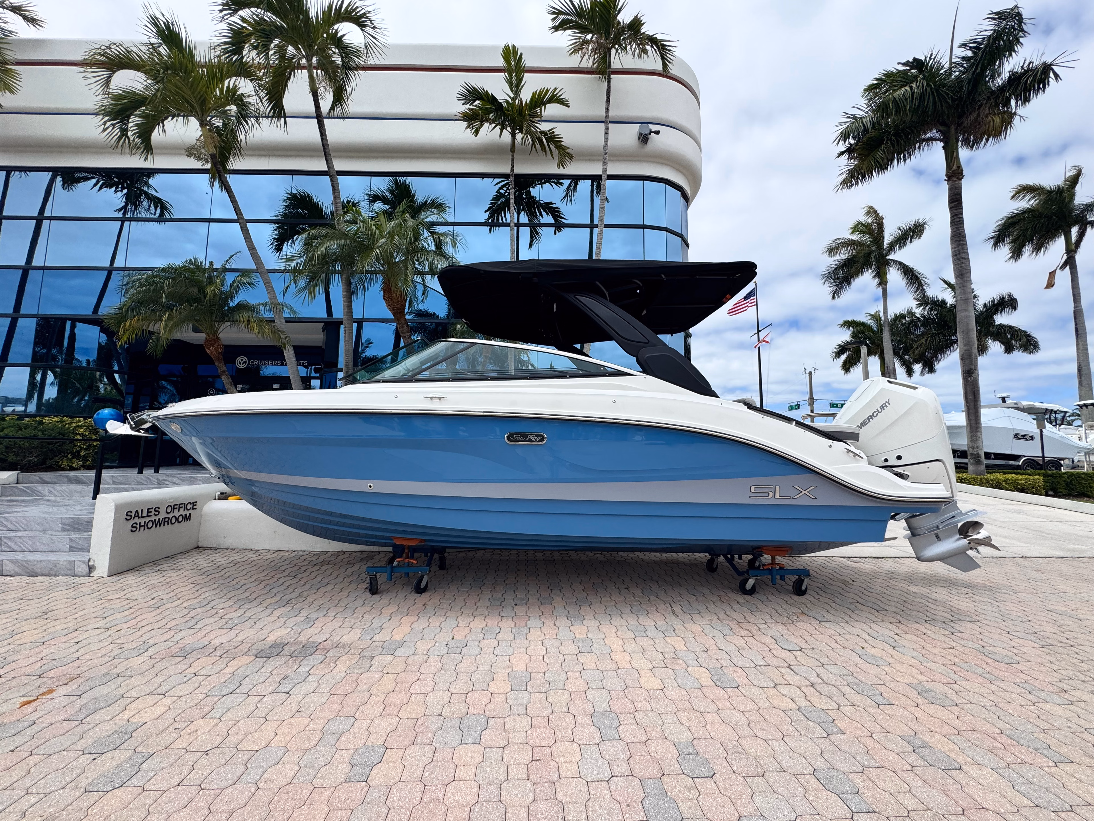 2026 Sea Ray SLX 260 Outboard