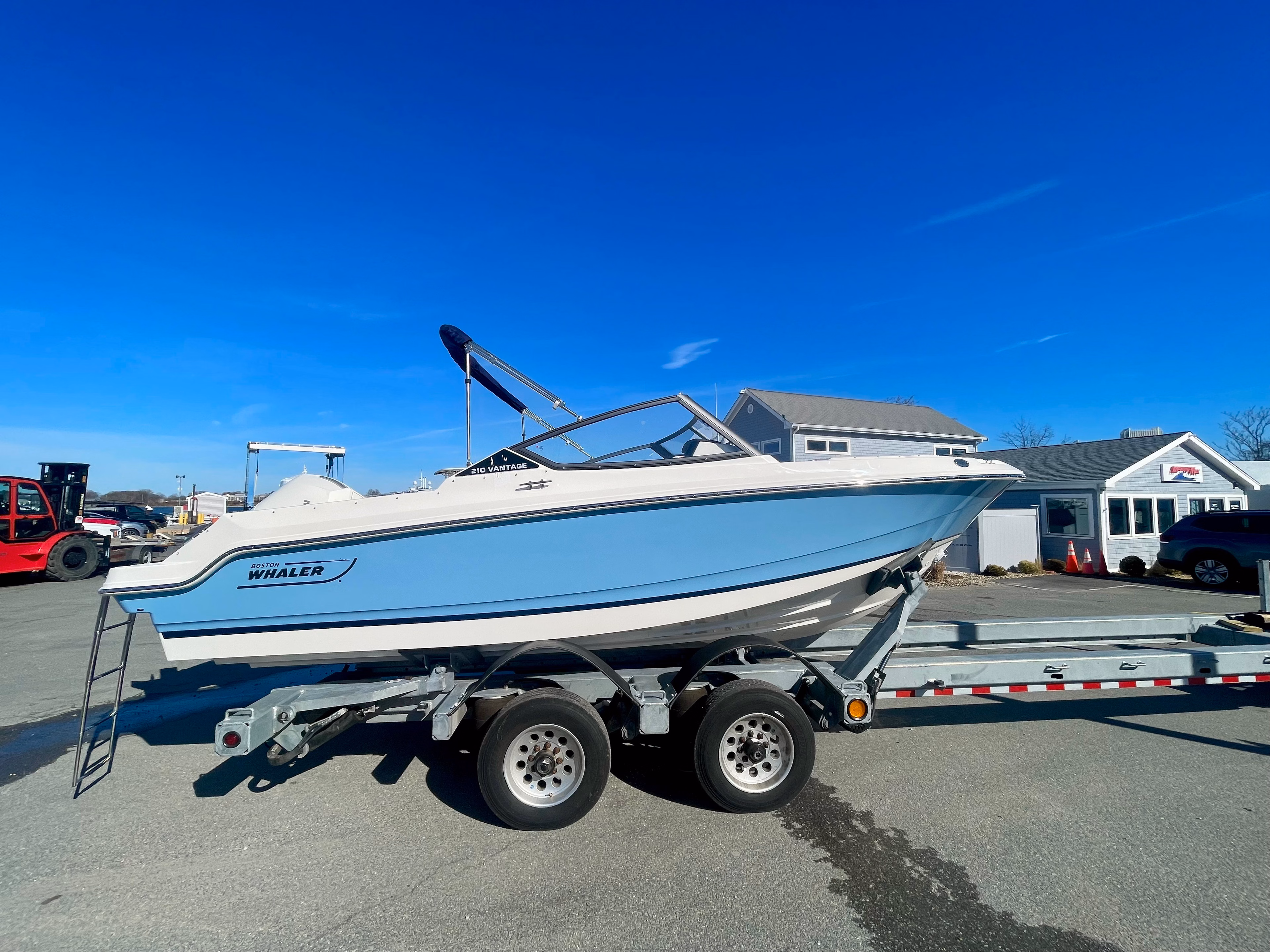 2026 Boston Whaler 210 Vantage