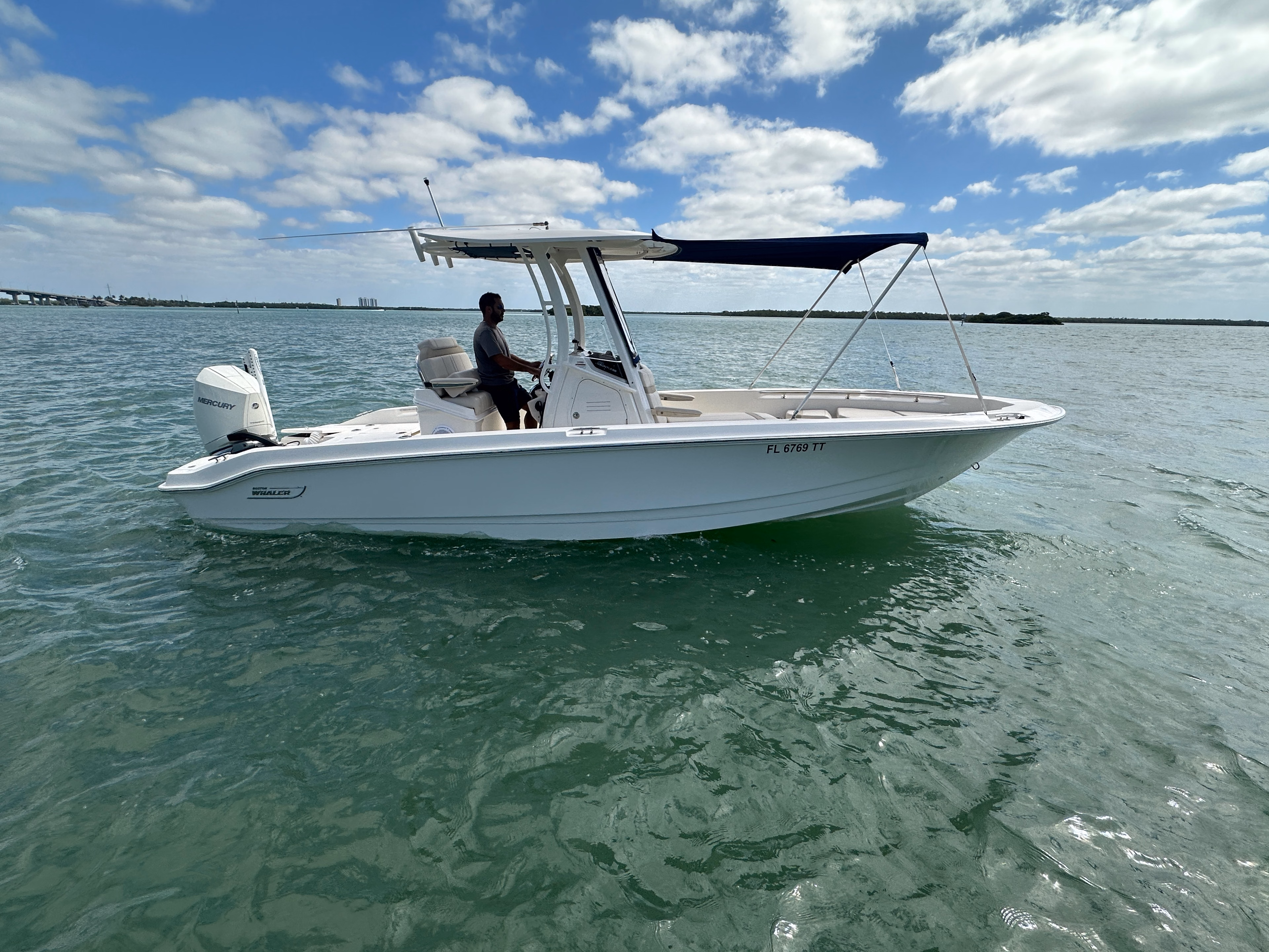 2024 Boston Whaler 250 Dauntless