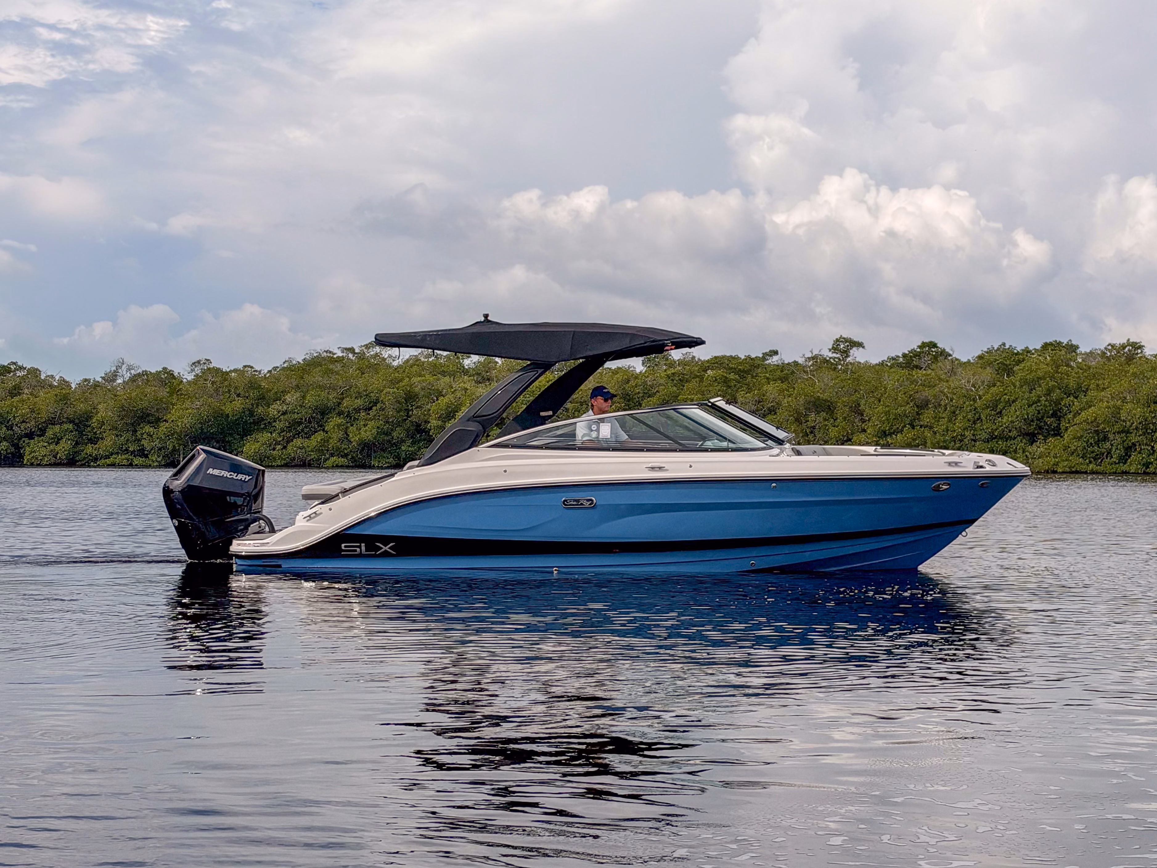 2027 Sea Ray SLX 260 Outboard 