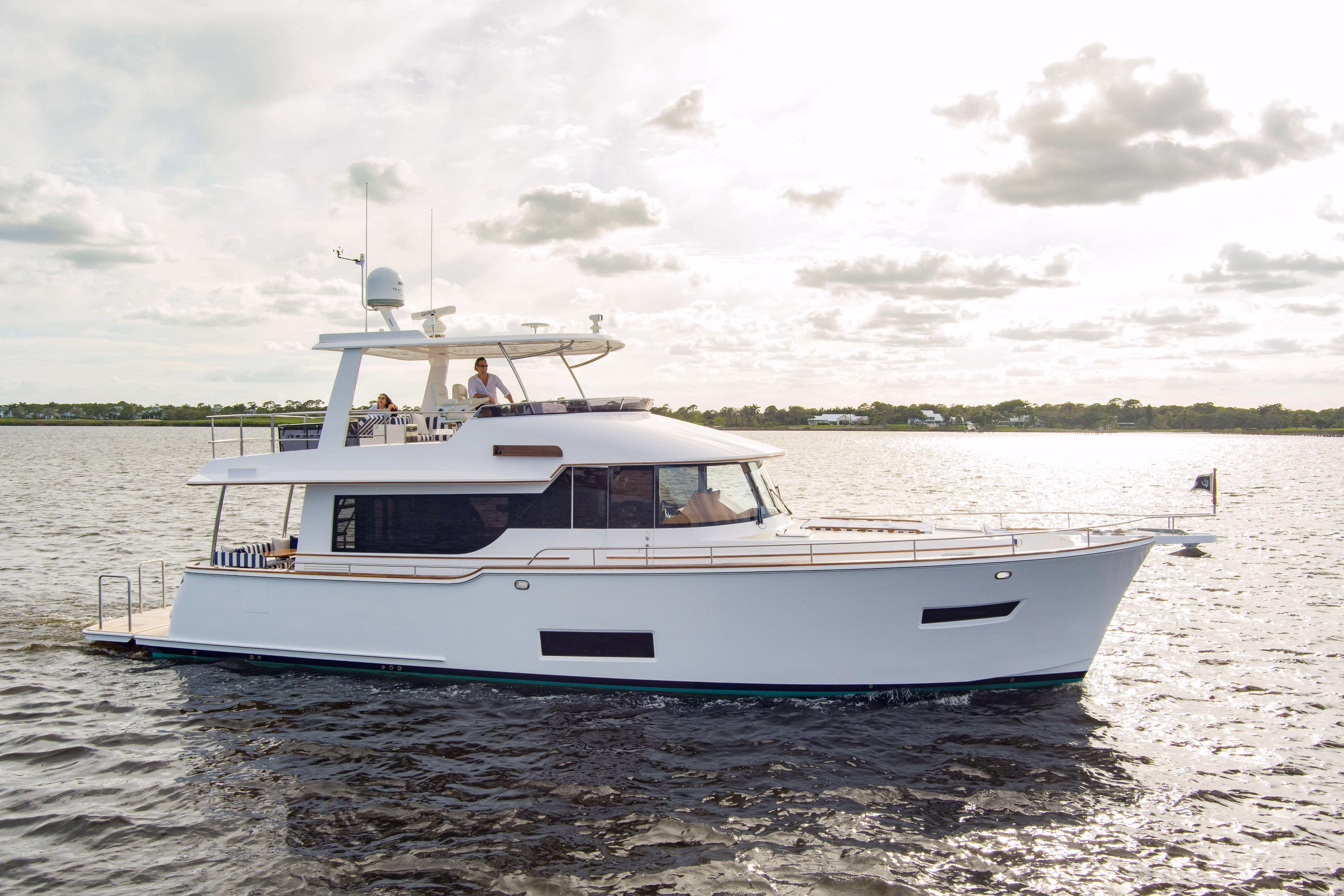2026 Summit Motoryachts 54 