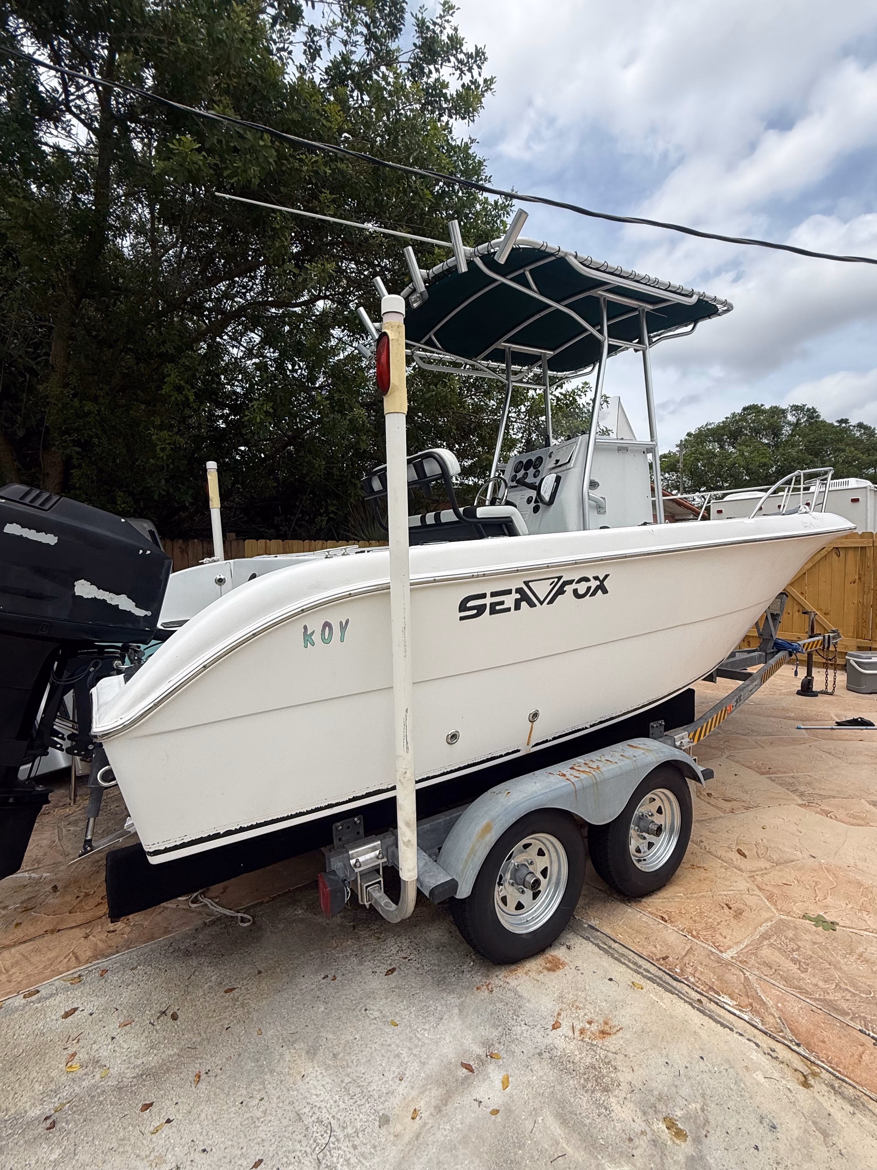 2005 Sea Fox Boats 237 Center Console 