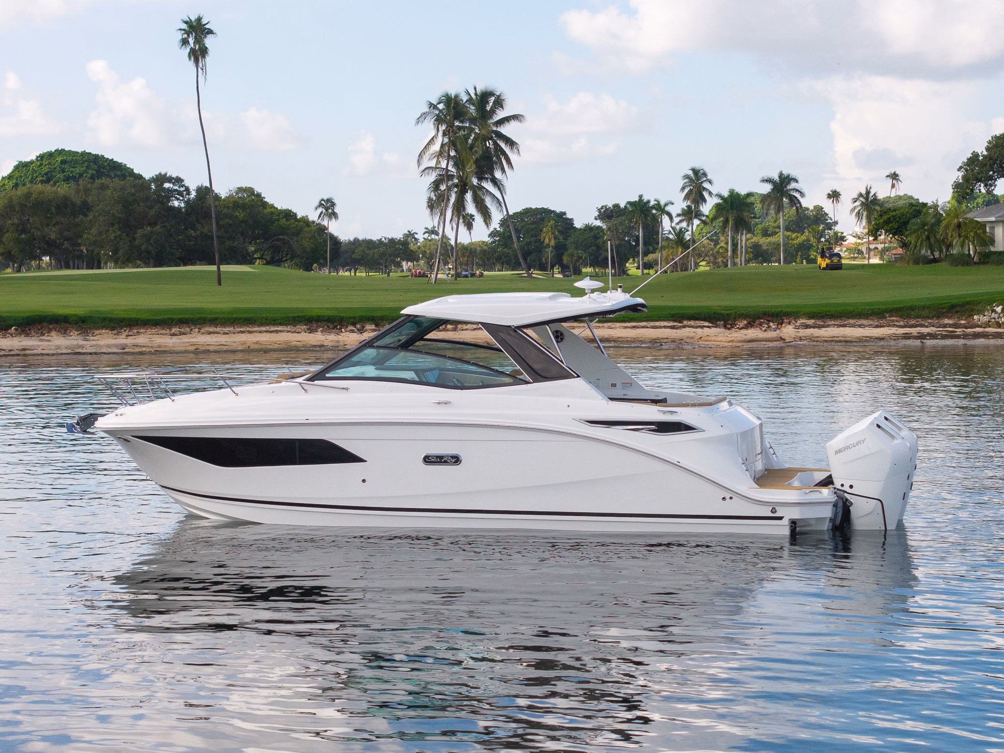2026 Sea Ray Sundancer 320 Outboard