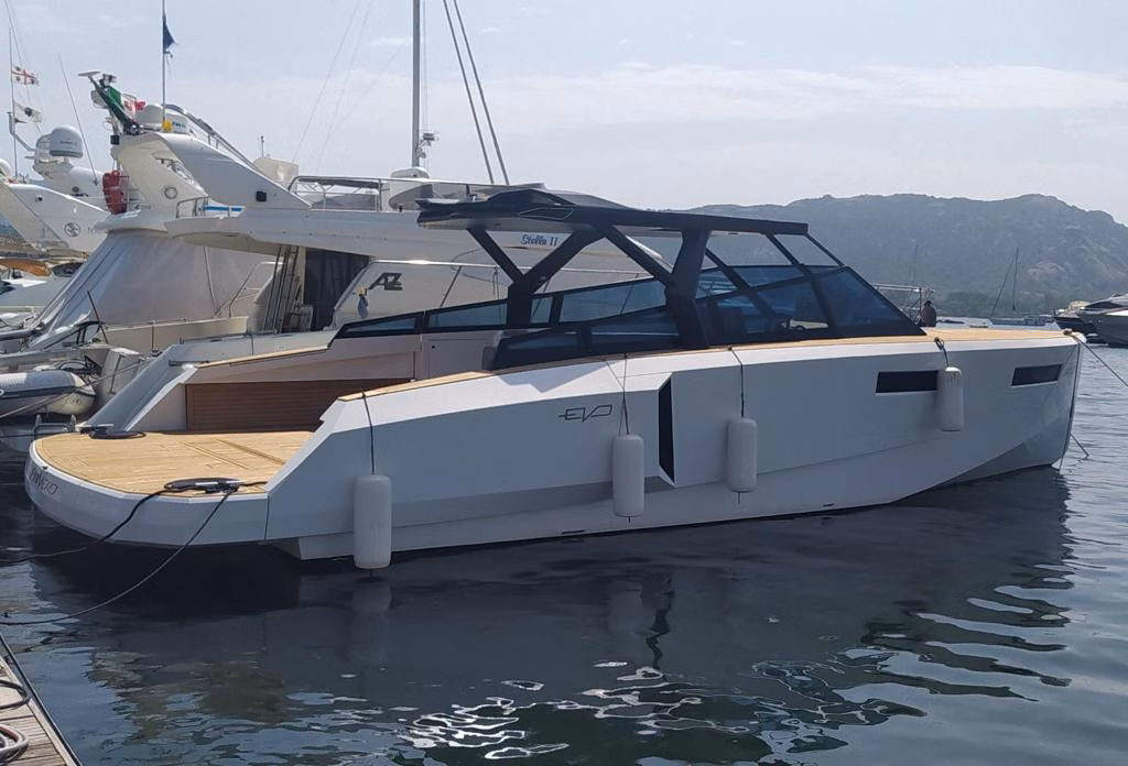 2016 Evo Yachts R4 