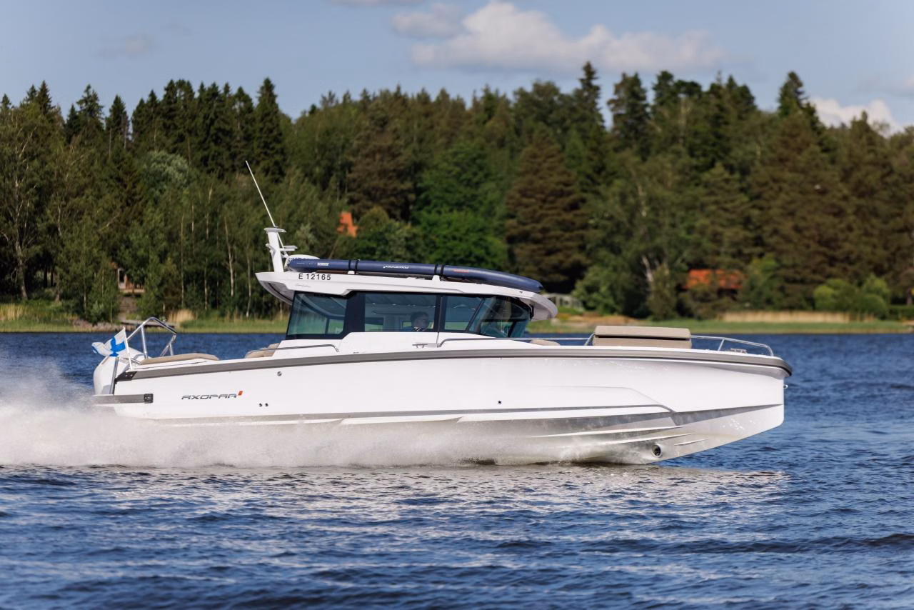 2026 Axopar 29 XC Cross Cabin 