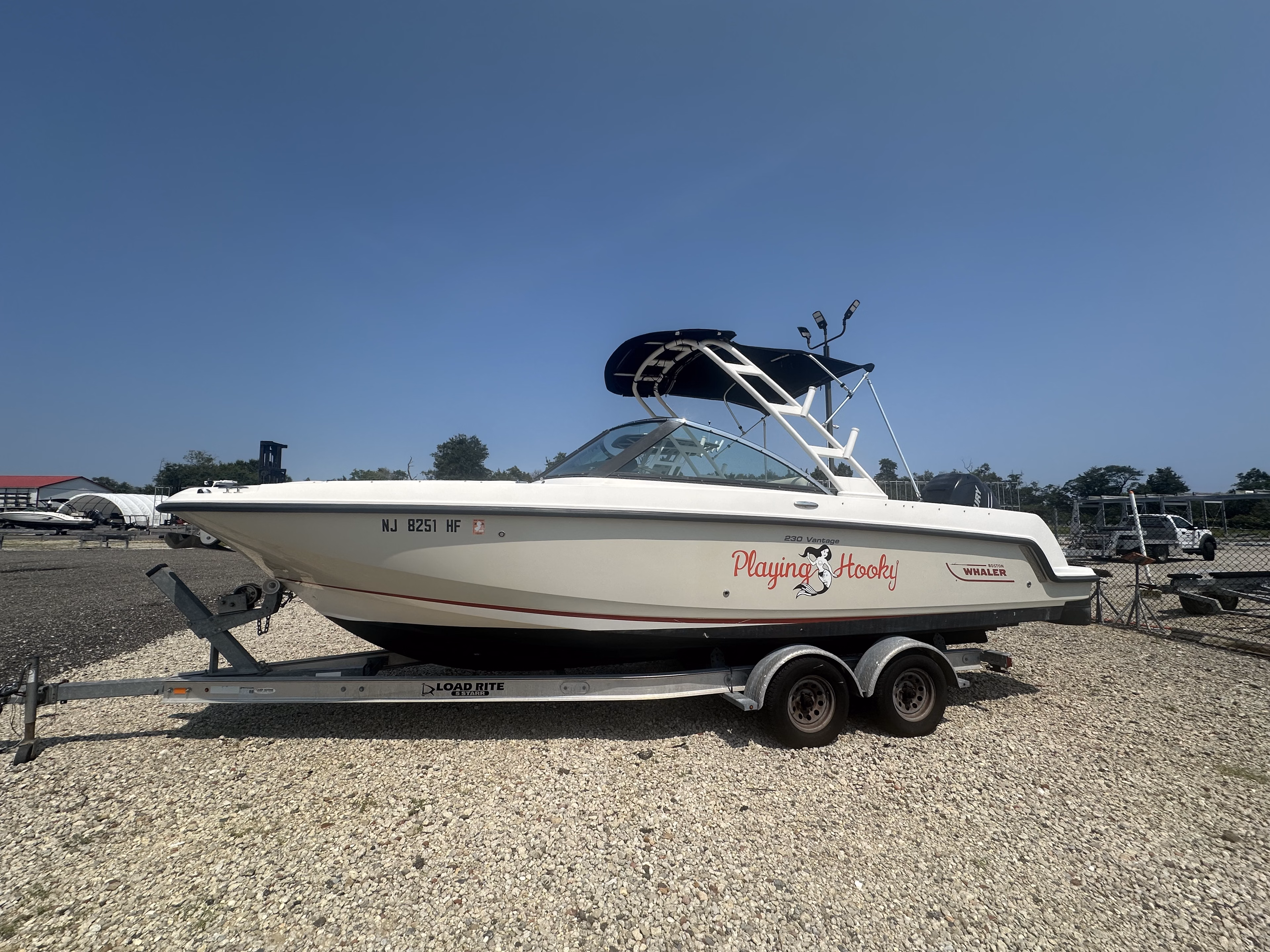 2013 Boston Whaler 230 Vantage