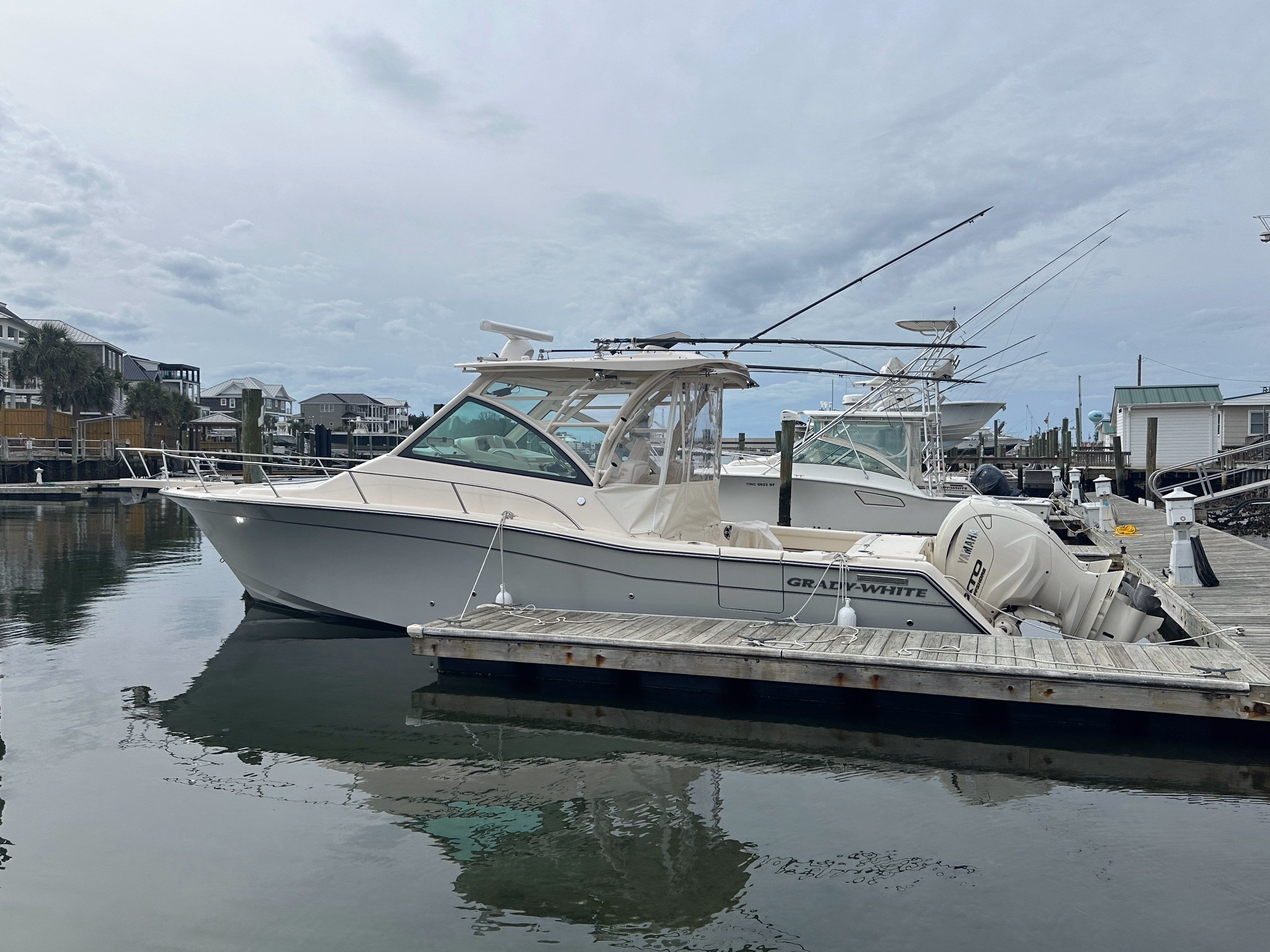 2024 Grady-White Boats Express 330 