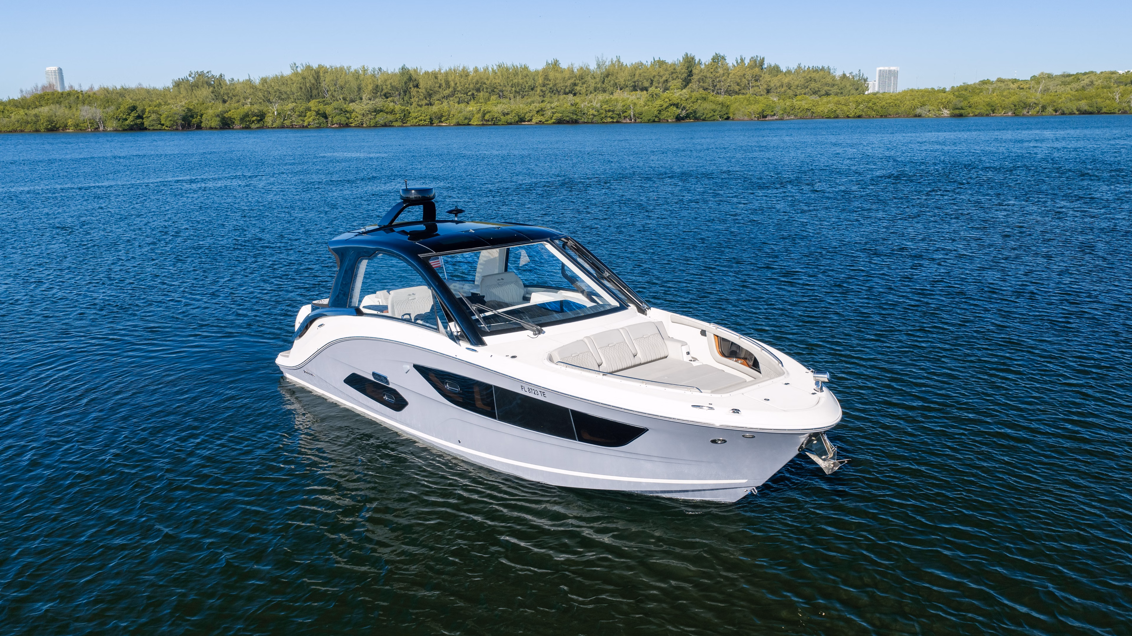 2022 Sea Ray Sundancer 370 Outboard 