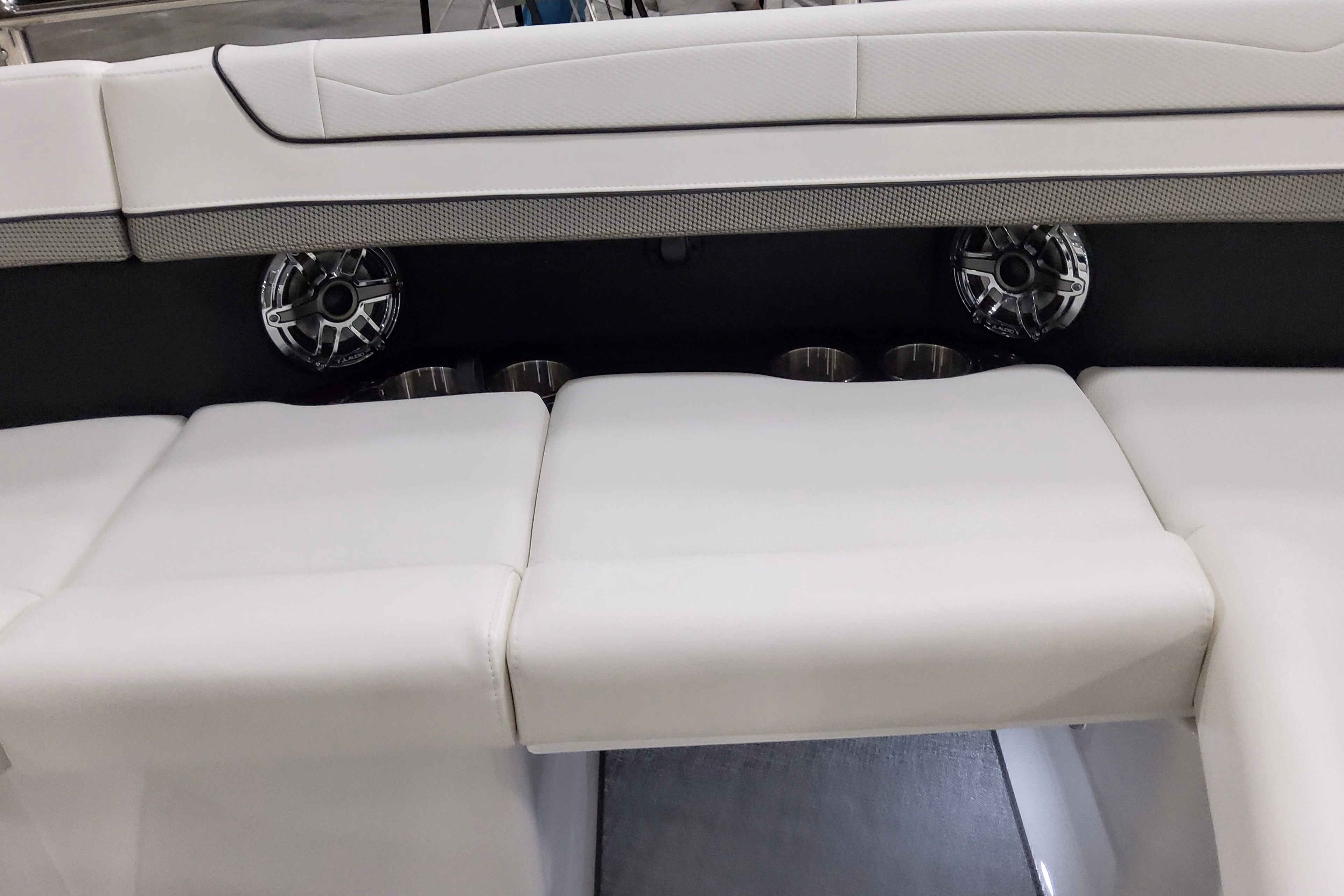 2025 Formula Boats 350 Crossover Bowrider 