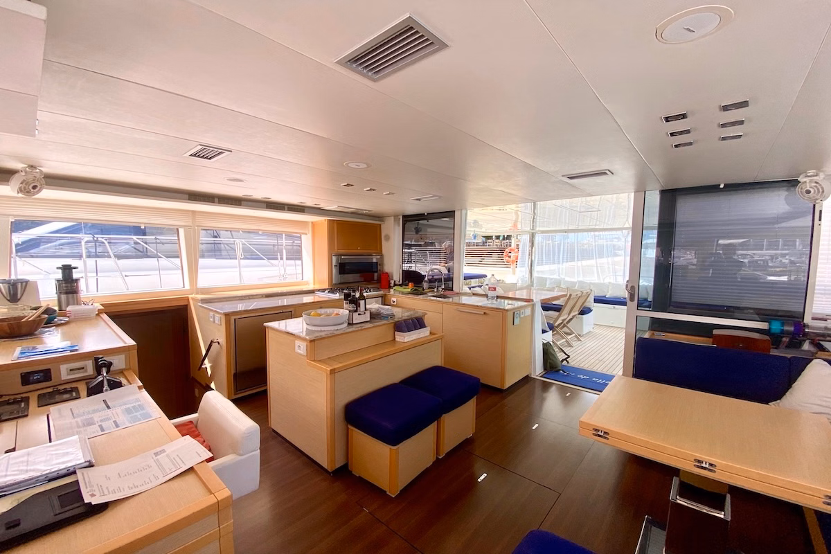 2011 Lagoon 560 