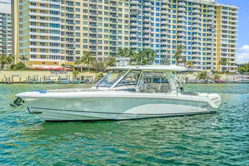 2018 Boston Whaler 350 Realm
