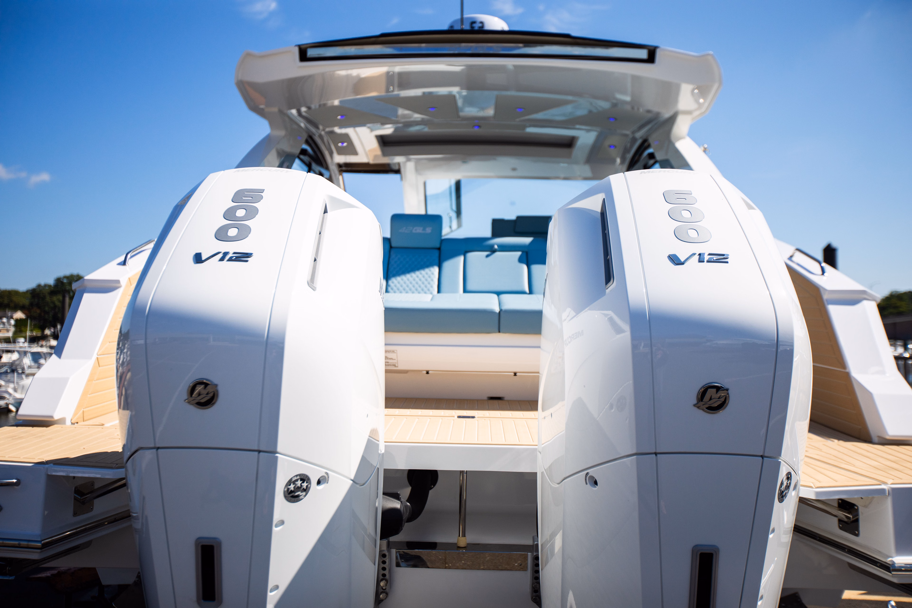 2027 Cruisers Yachts 42 GLS OB