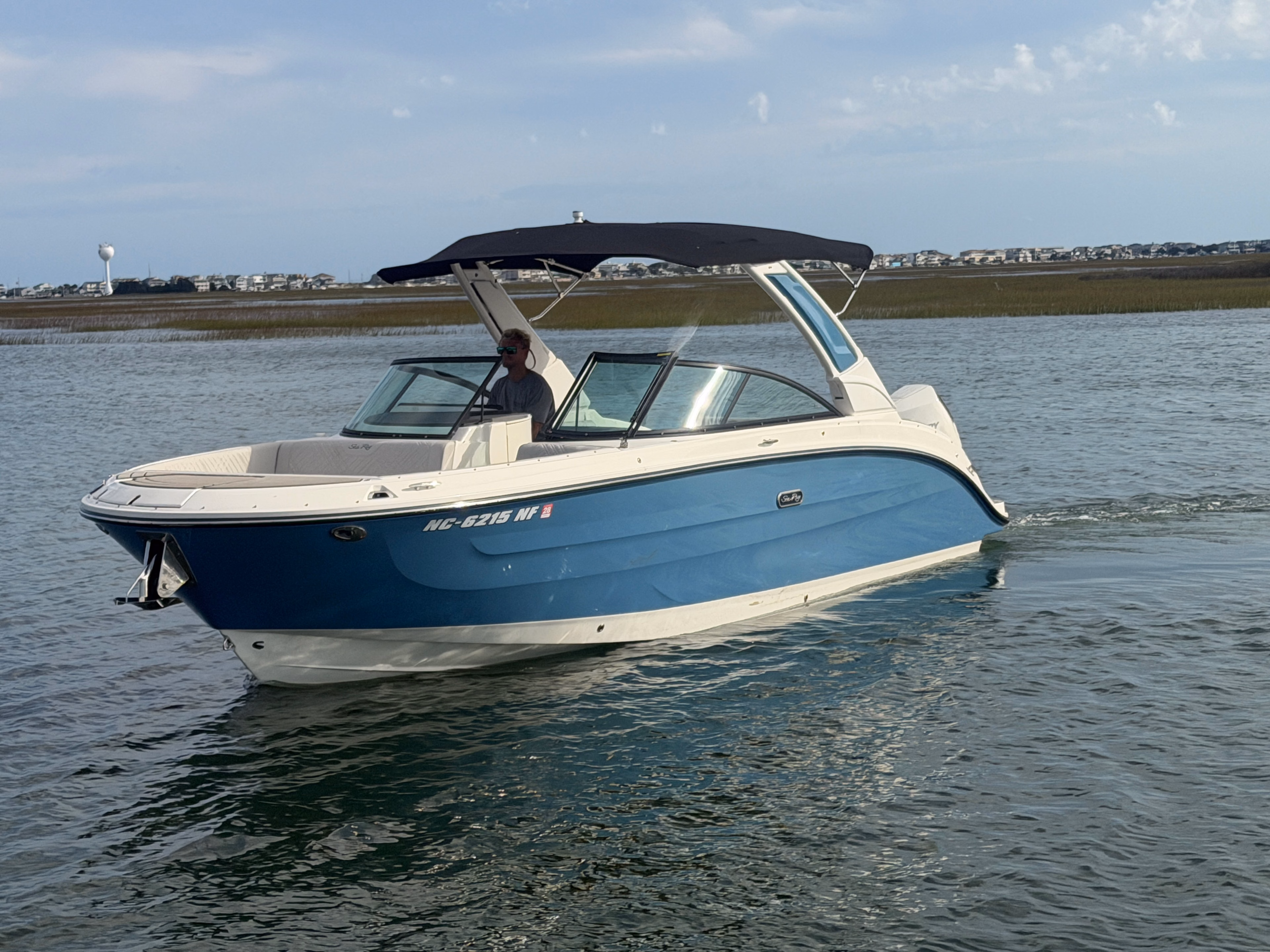 2025 Sea Ray SDX 270 Outboard