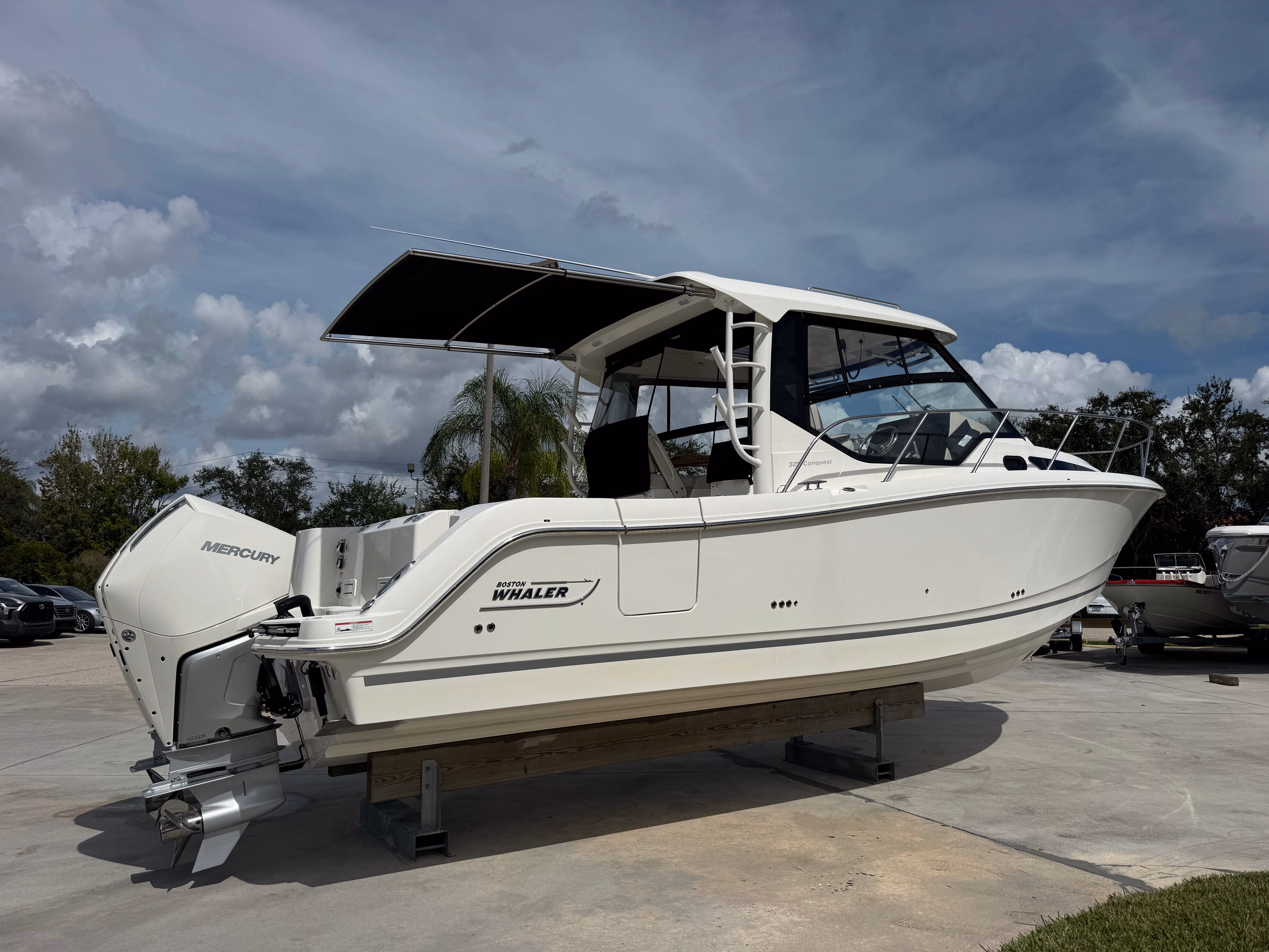 2026 Boston Whaler 325 Conquest