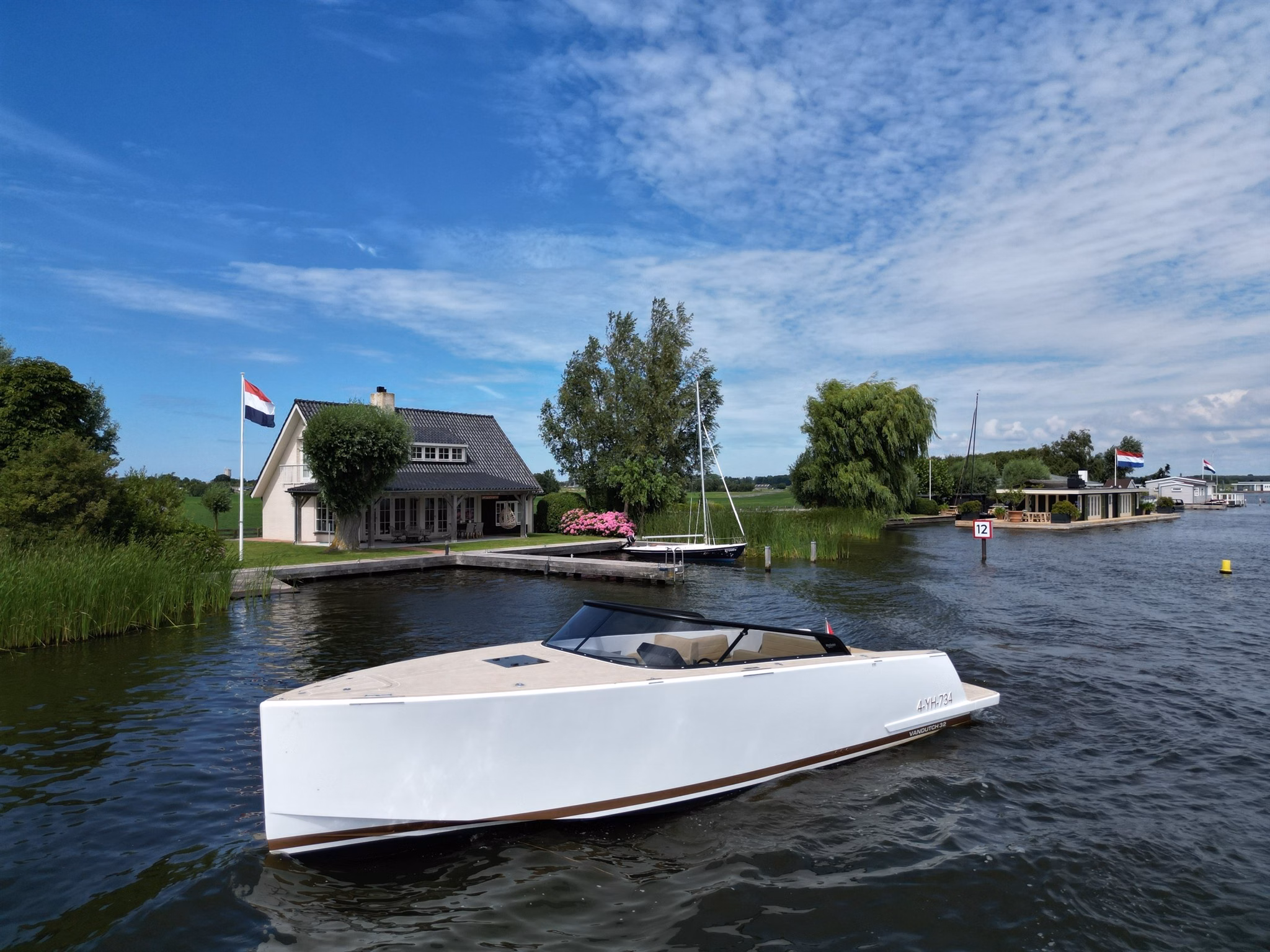 2024 VanDutch Yachts 32 
