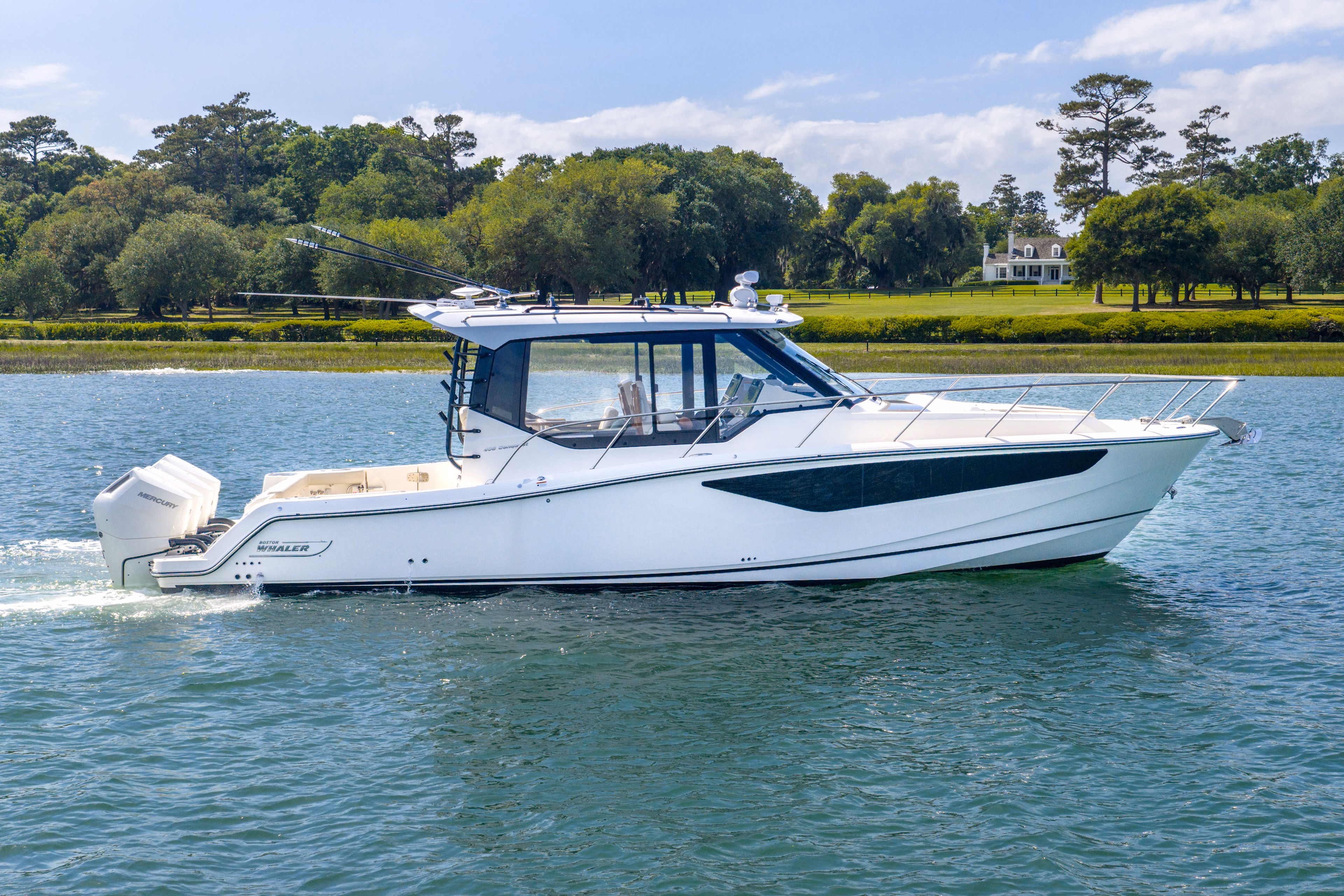 2026 Boston Whaler 405 Conquest 