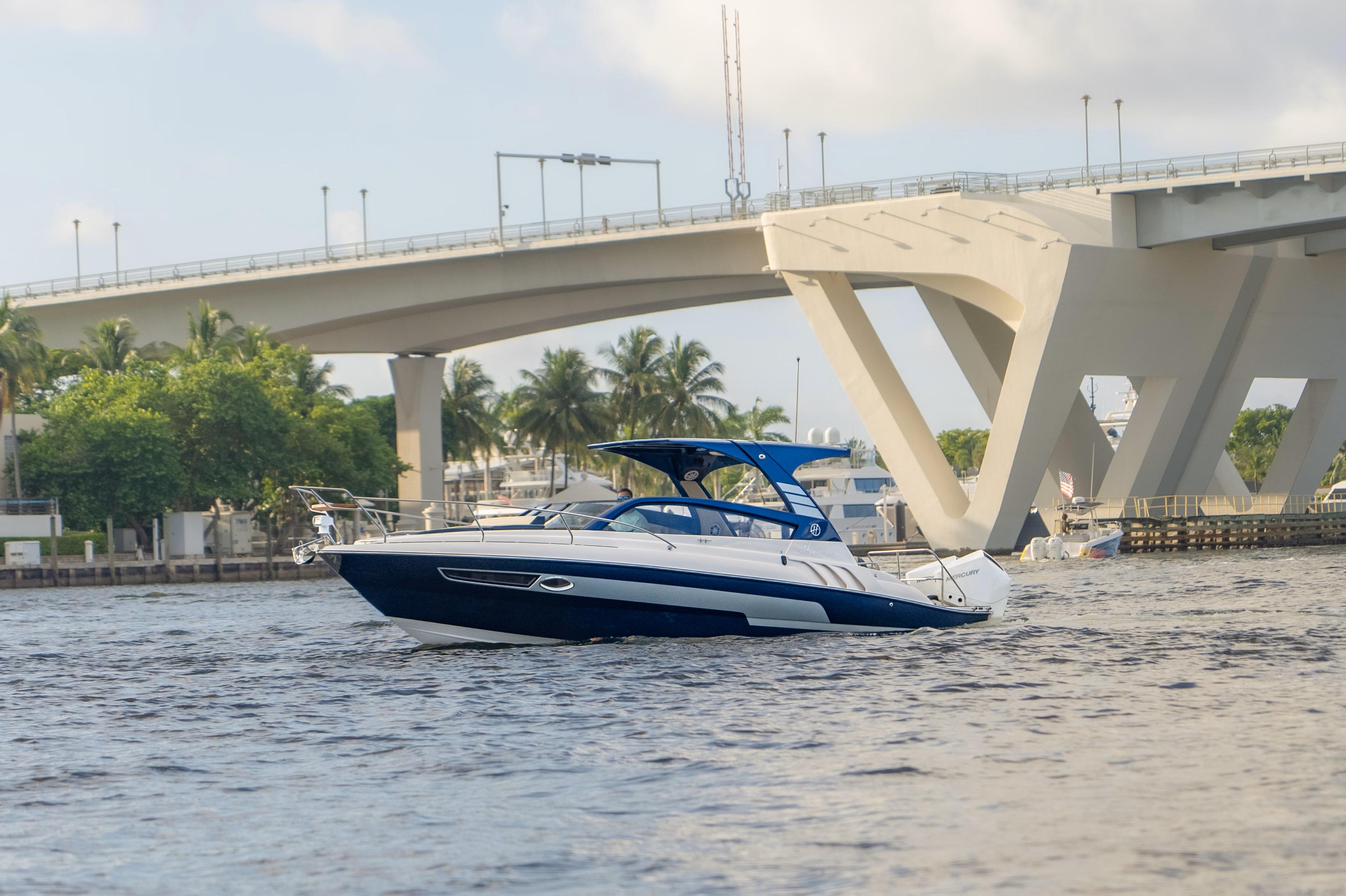2024 Hanover Yachts 305 