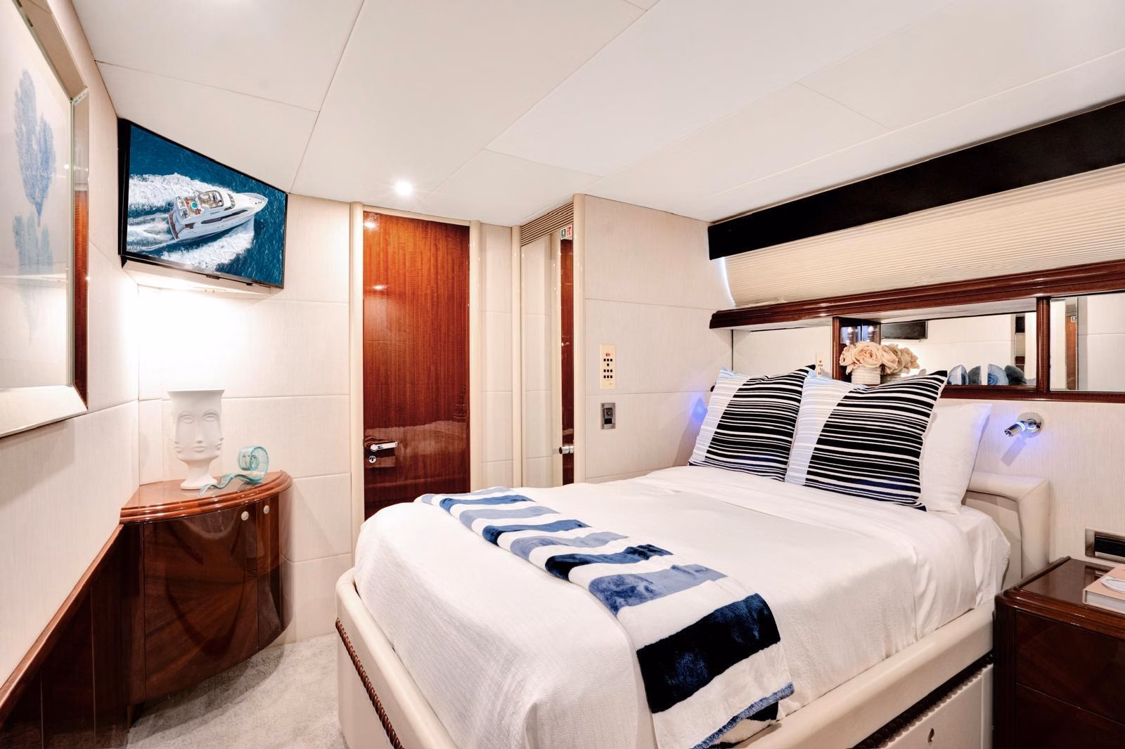 2001 Lazzara 94ft 