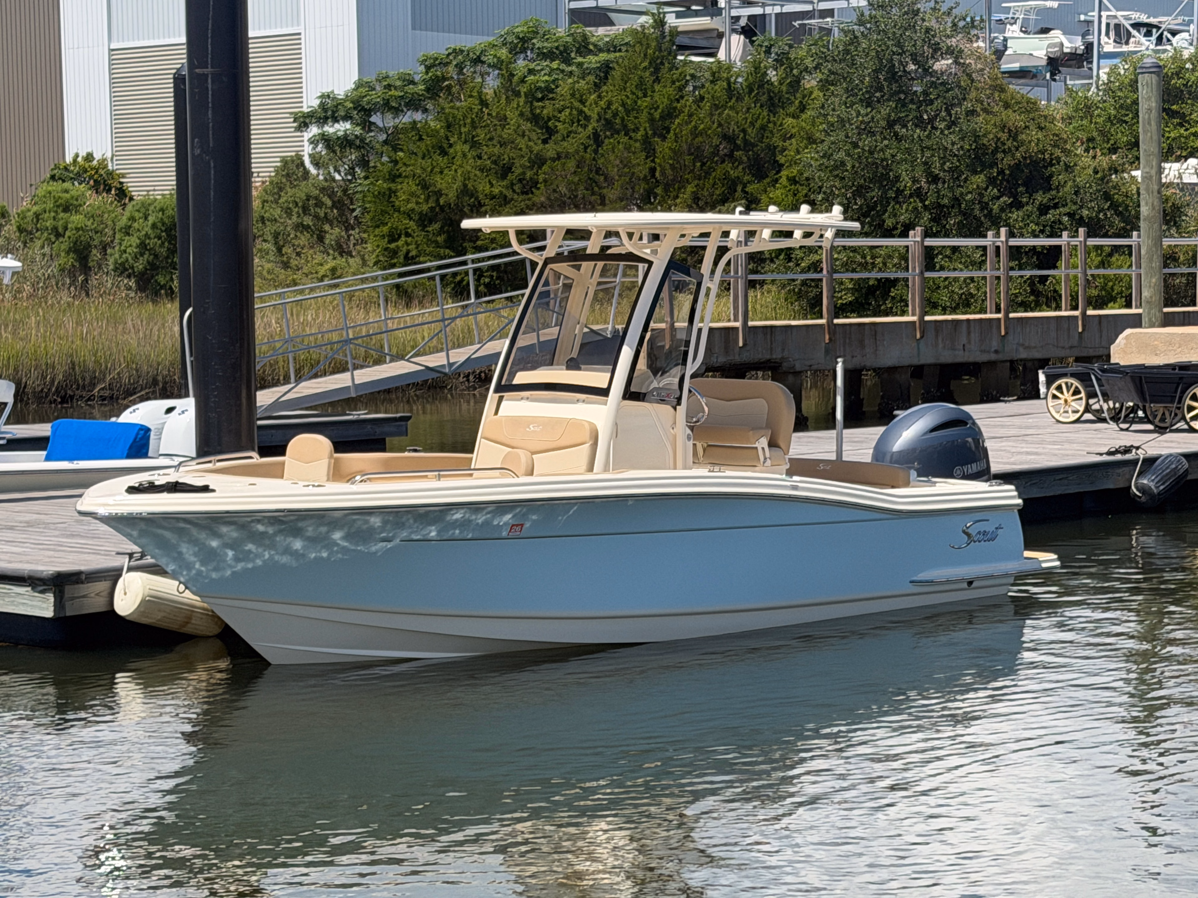 2023 Scout Boats 215 XSF 