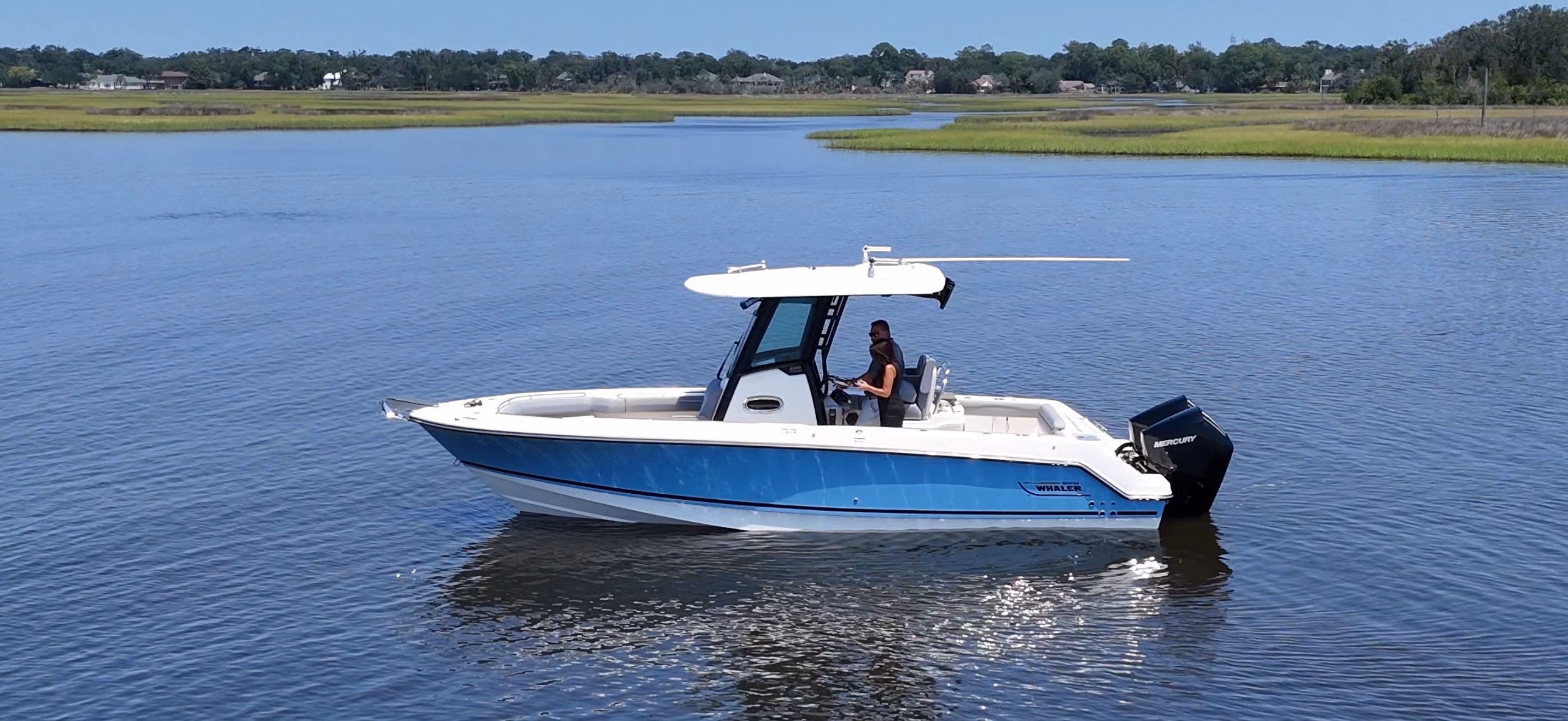 2027 Boston Whaler 250 Outrage