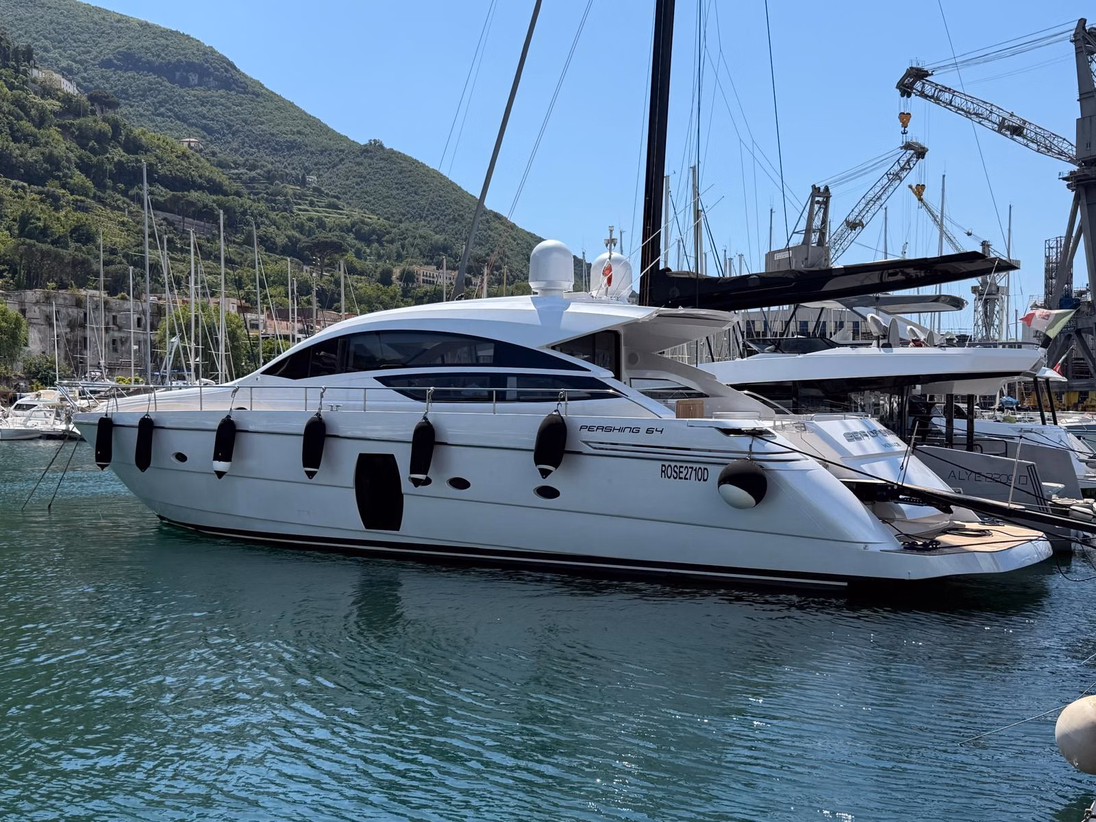 2010 Pershing 64 