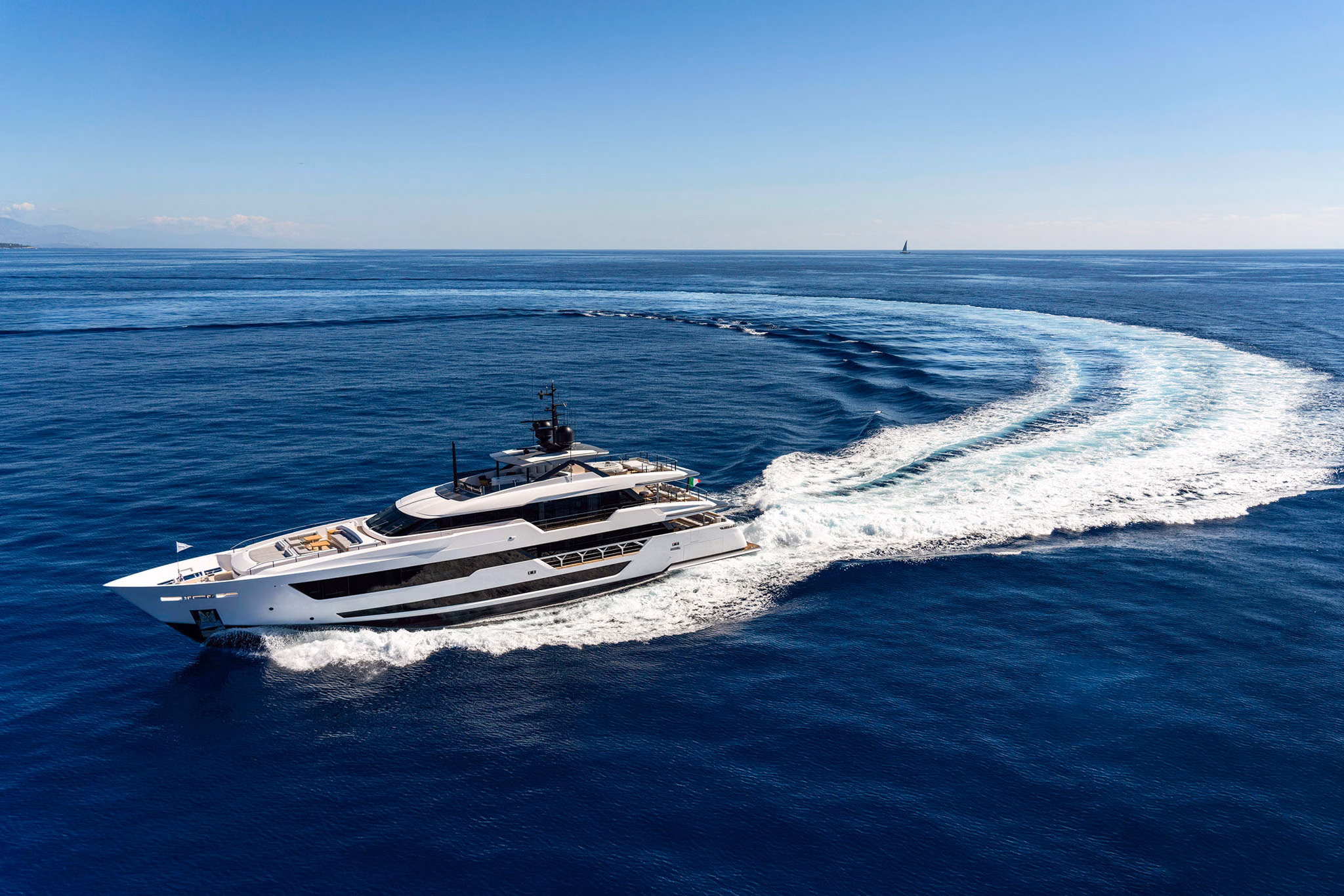 2023 Custom Line 140'