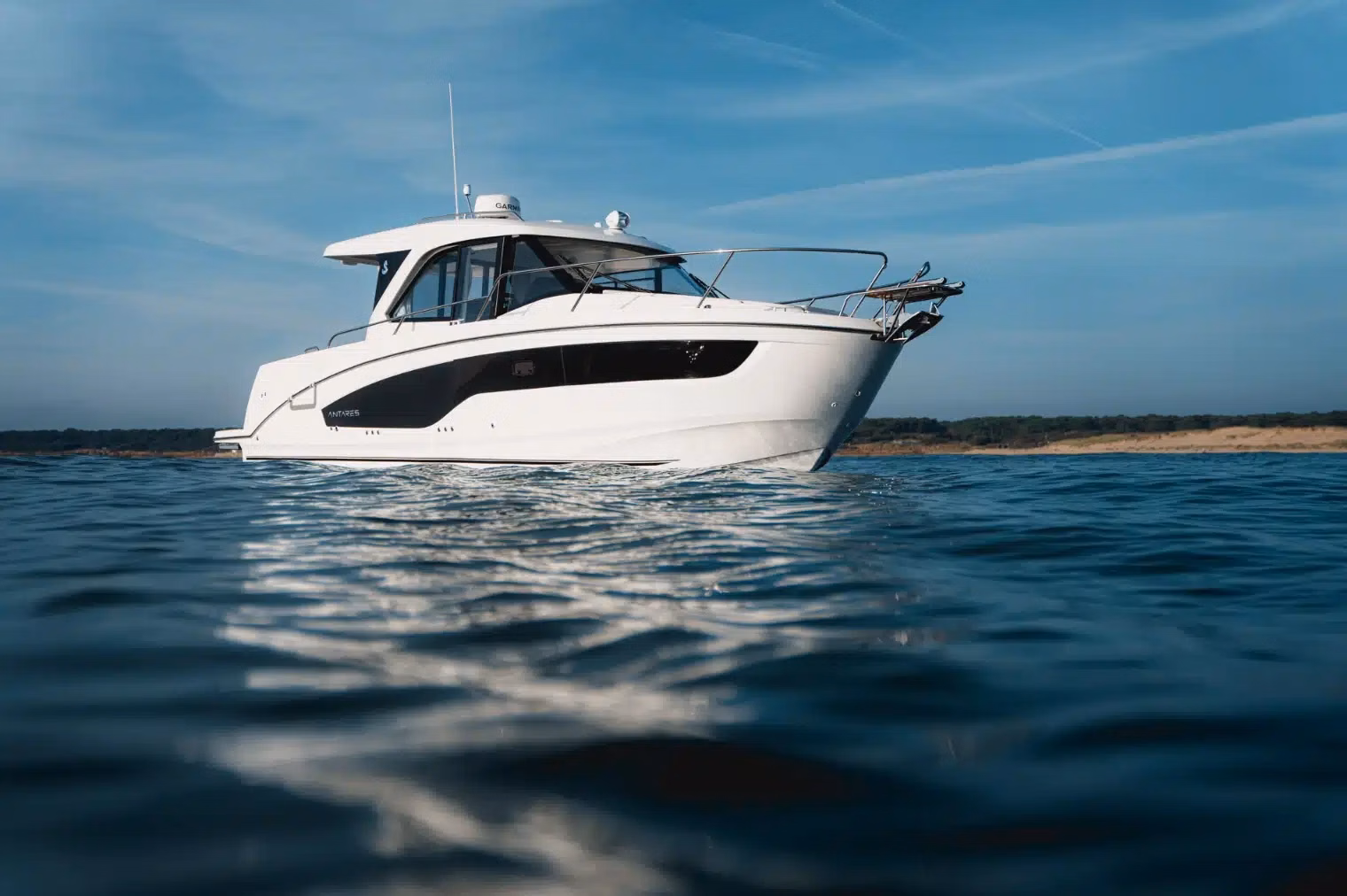2026 Beneteau Antares 9 