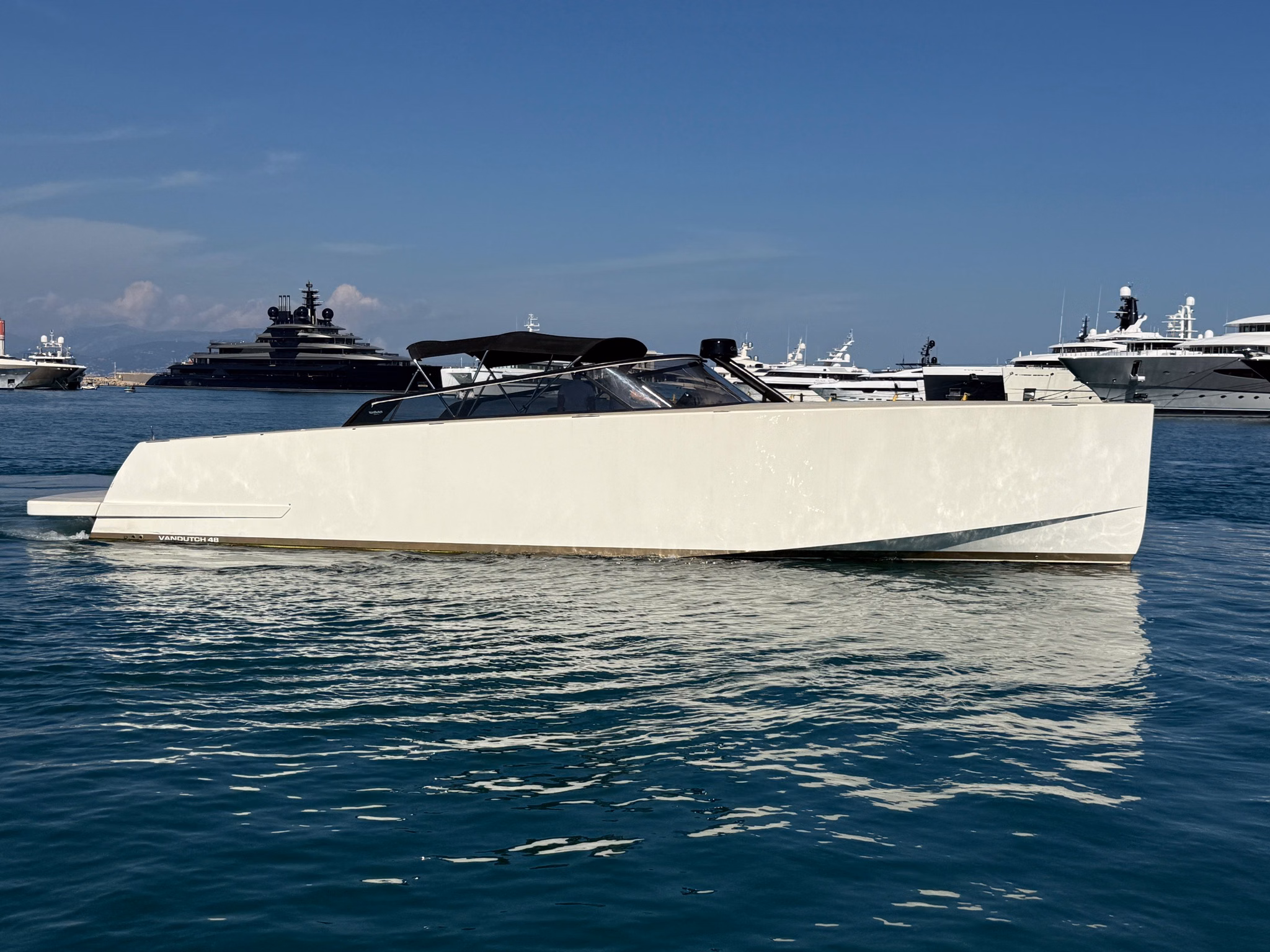 2024 VanDutch Yachts 48