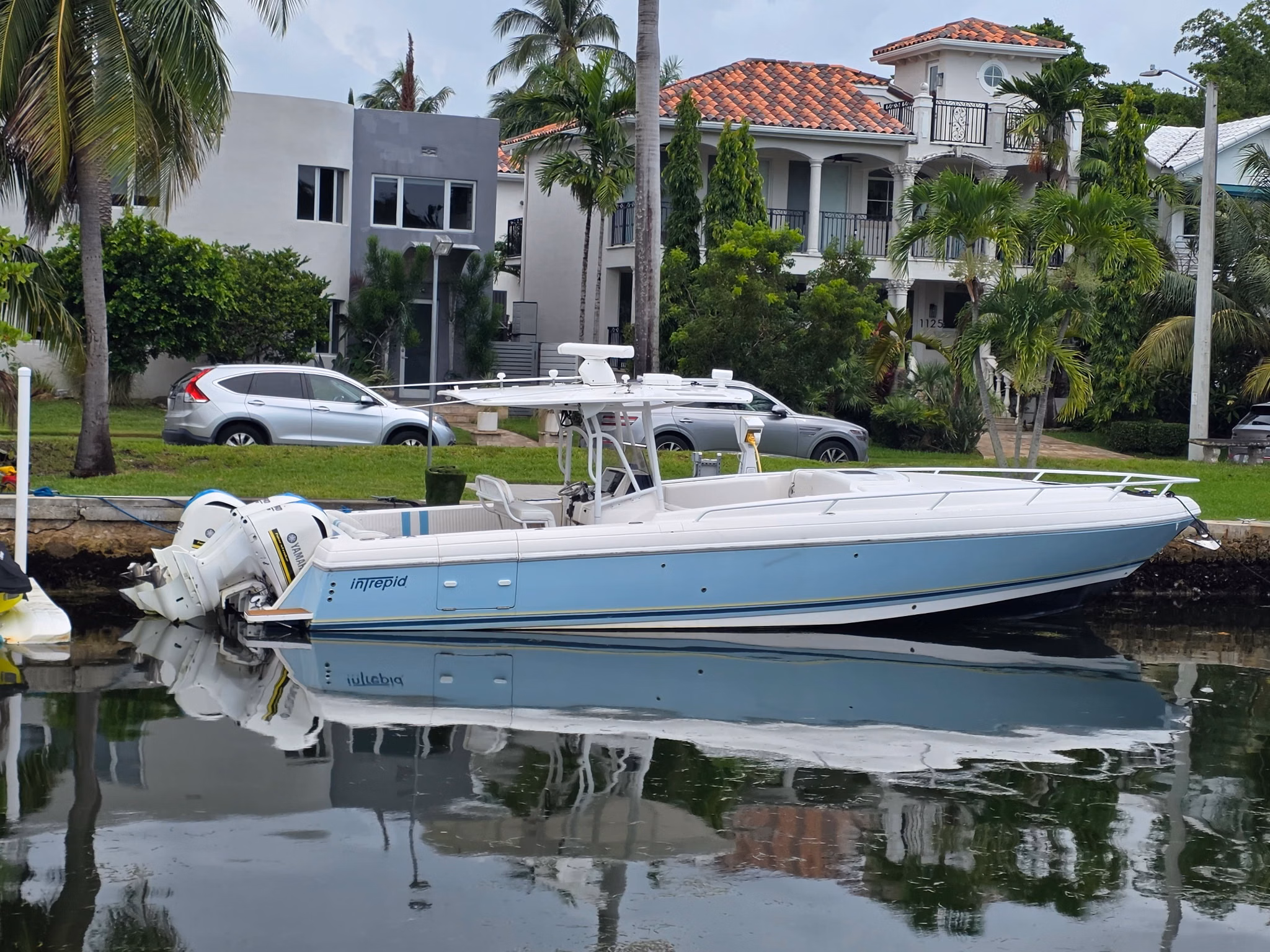 2008 Intrepid Powerboats 370 Cuddy