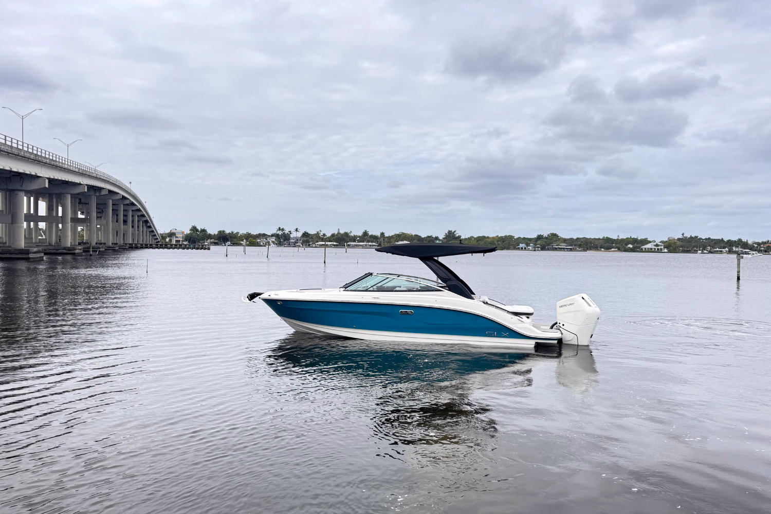2026 Sea Ray SLX 260 Outboard