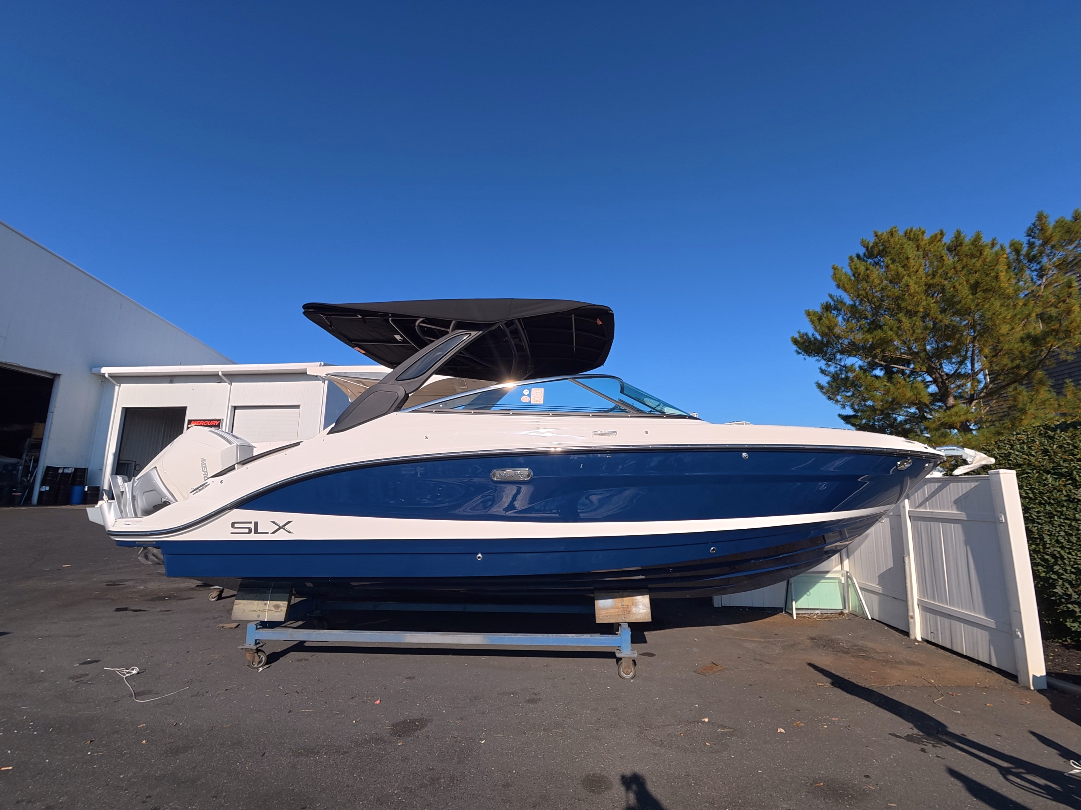 2027 Sea Ray SLX 260 Outboard