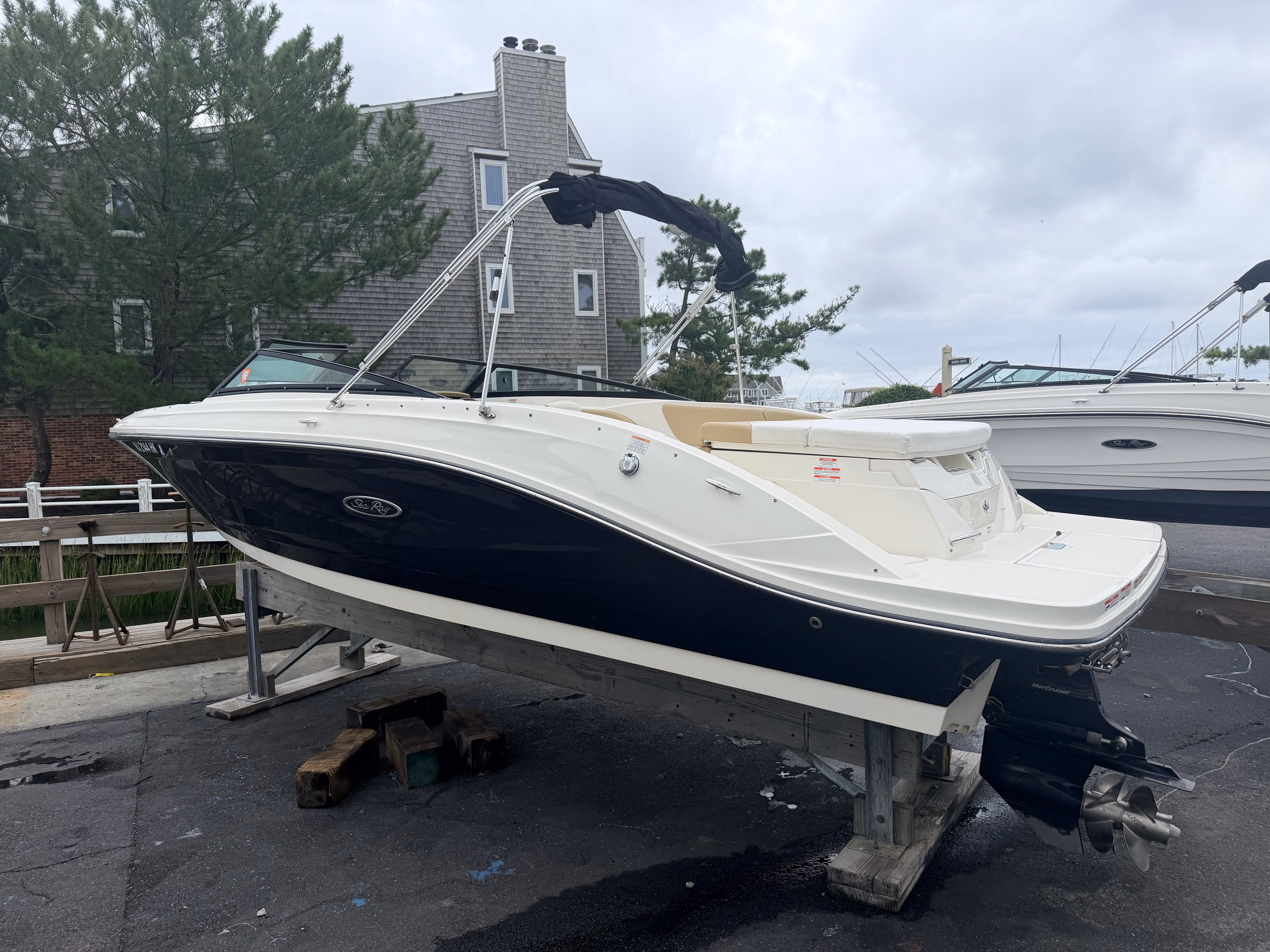 2018 Sea Ray SPX 230