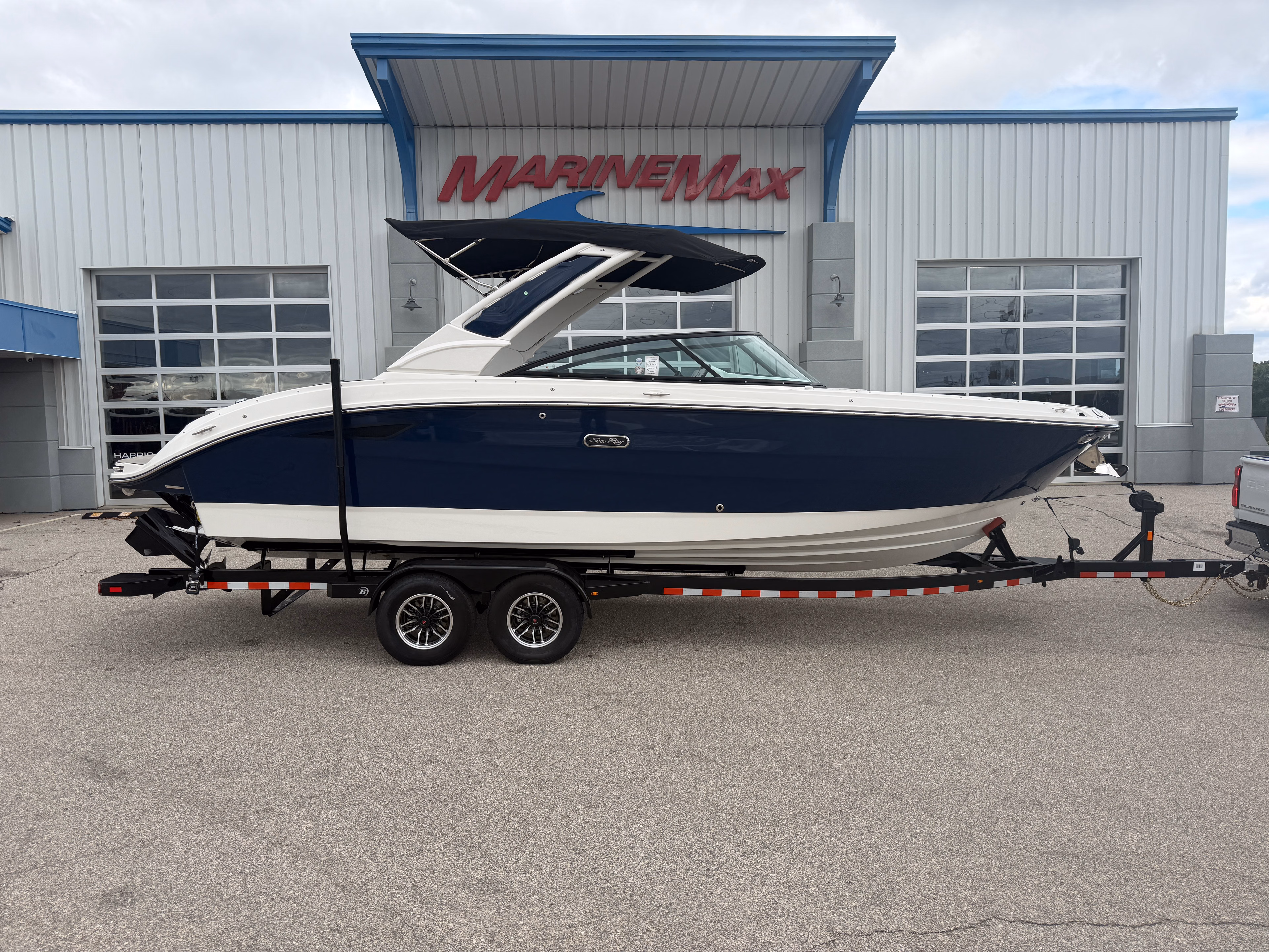 2027 Sea Ray SDX 270 Surf
