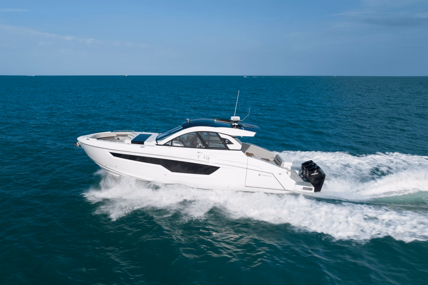 2027 Cruisers Yachts 50 GLS