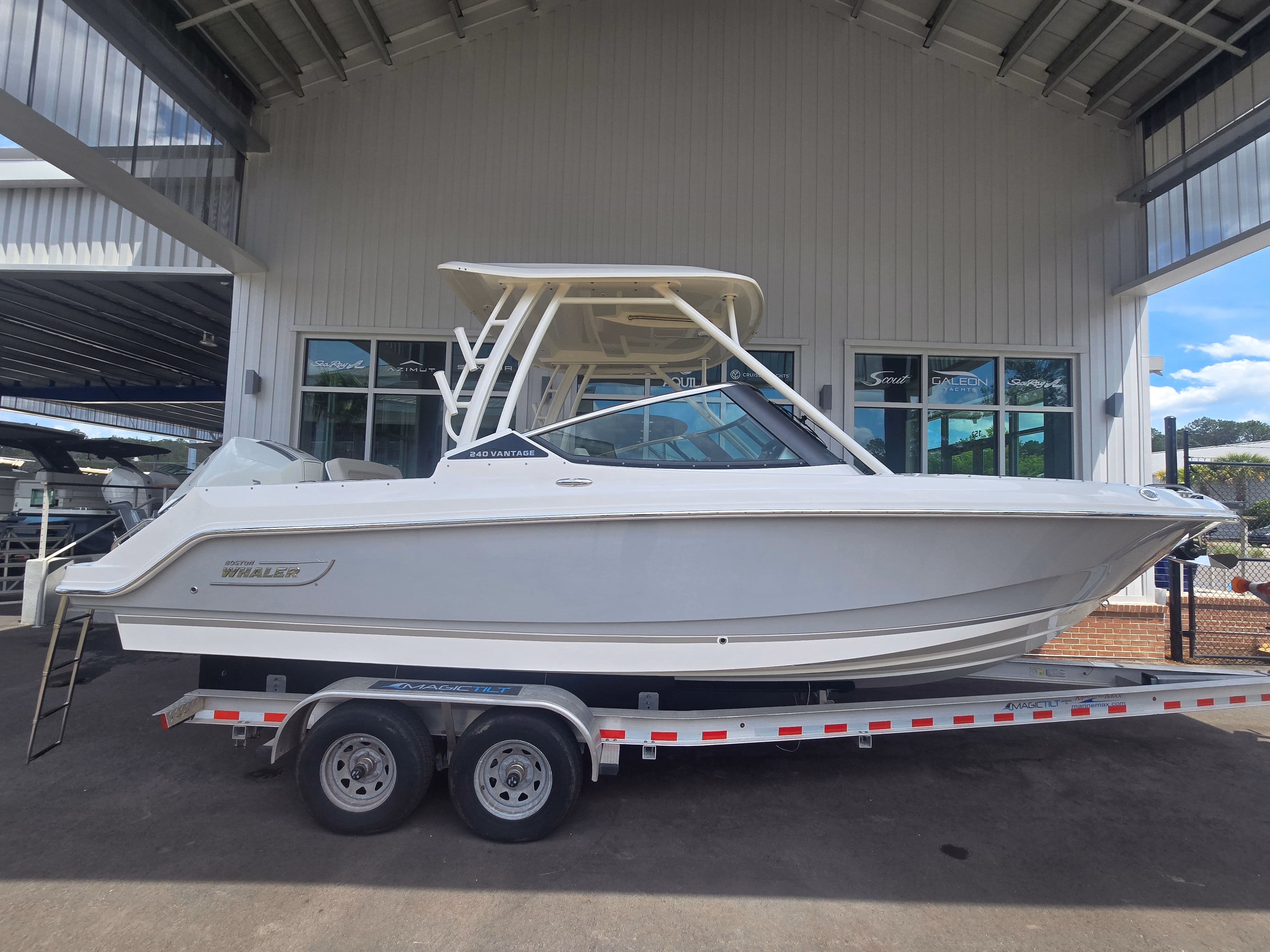 2026 Boston Whaler 240 Vantage