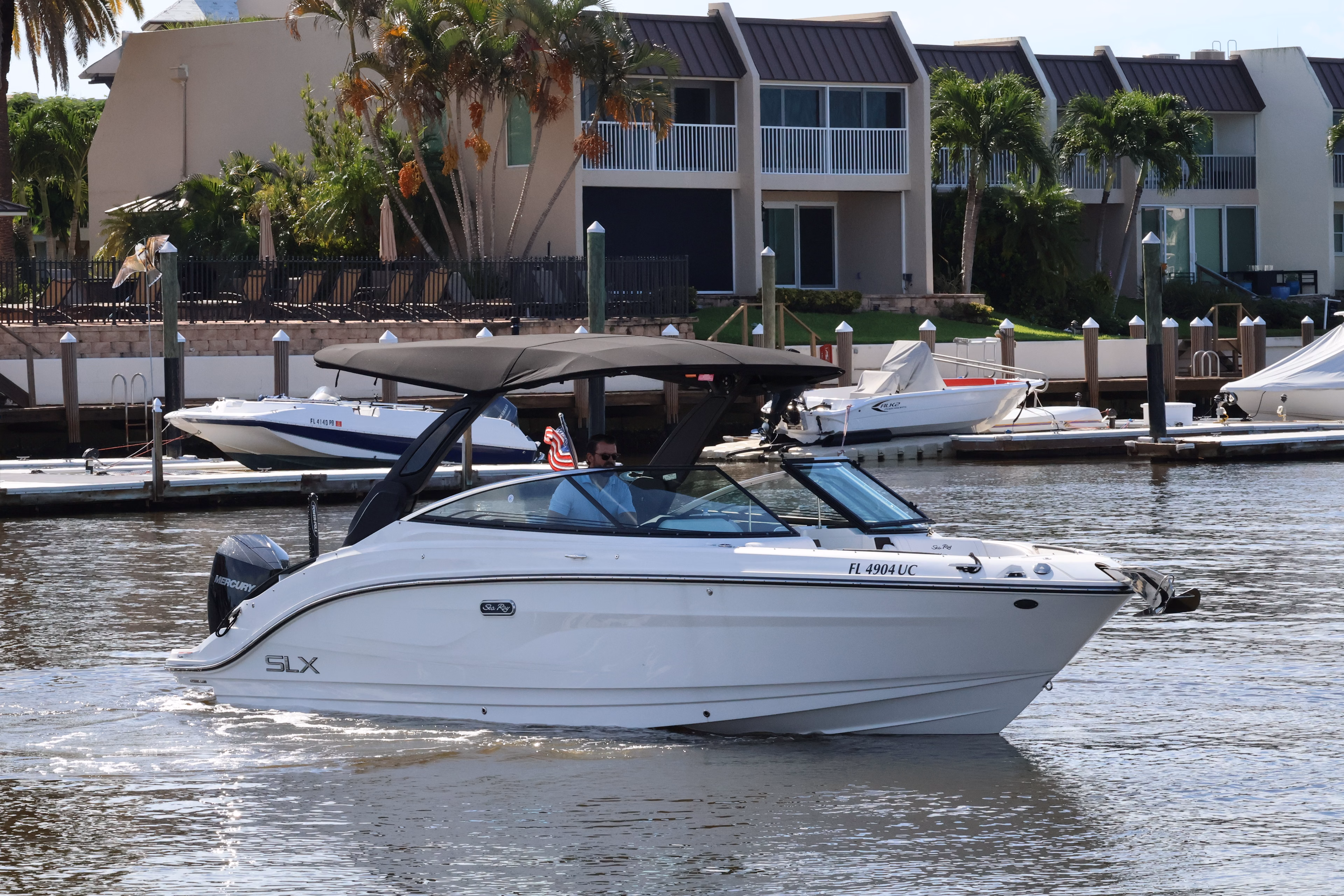 2026 Sea Ray SLX 260 Outboard 