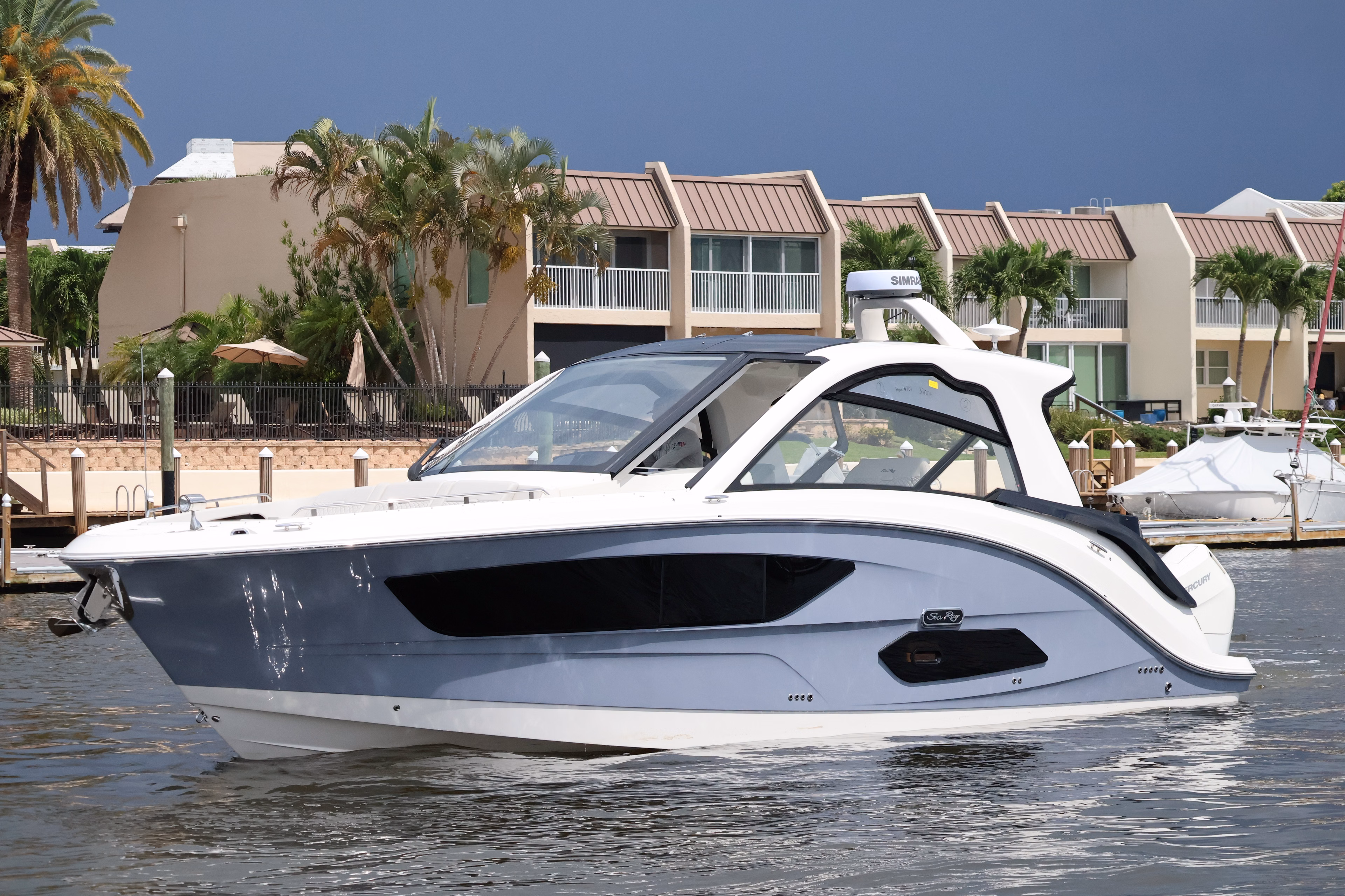 2026 Sea Ray Sundancer 370 Outboard