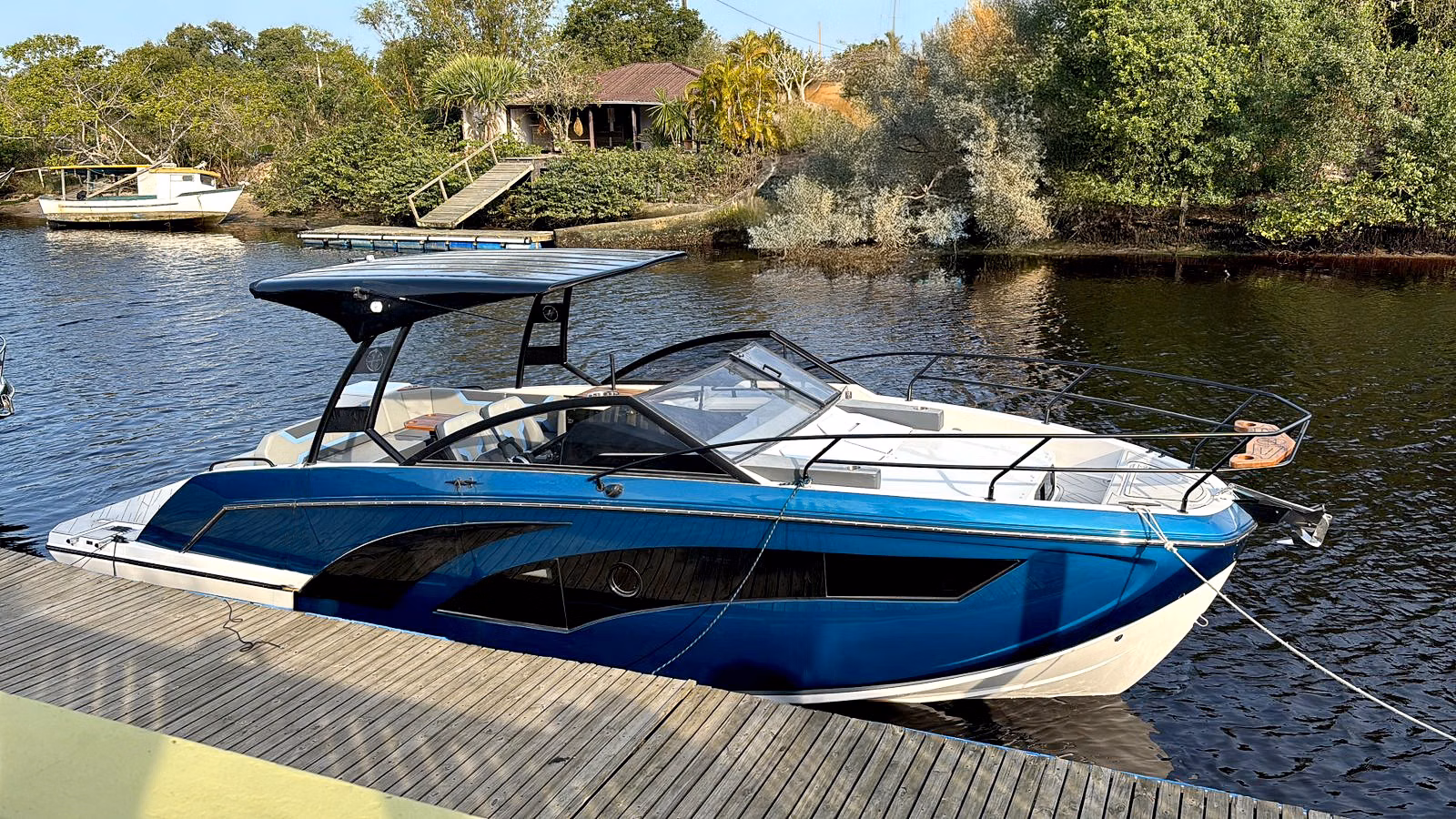 2027 Hanover Yachts 327 