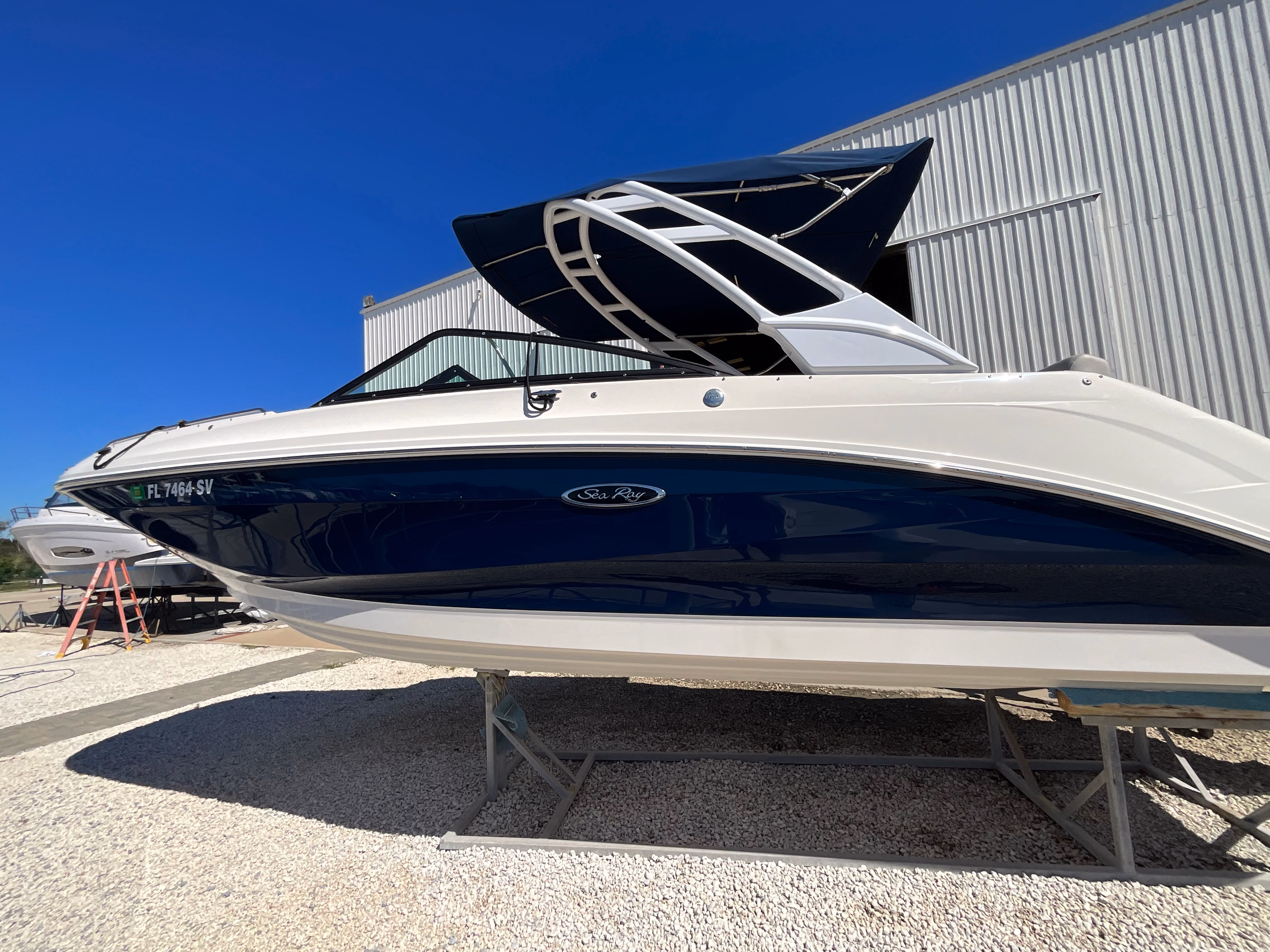 2021 Sea Ray SDX 250 Outboard 