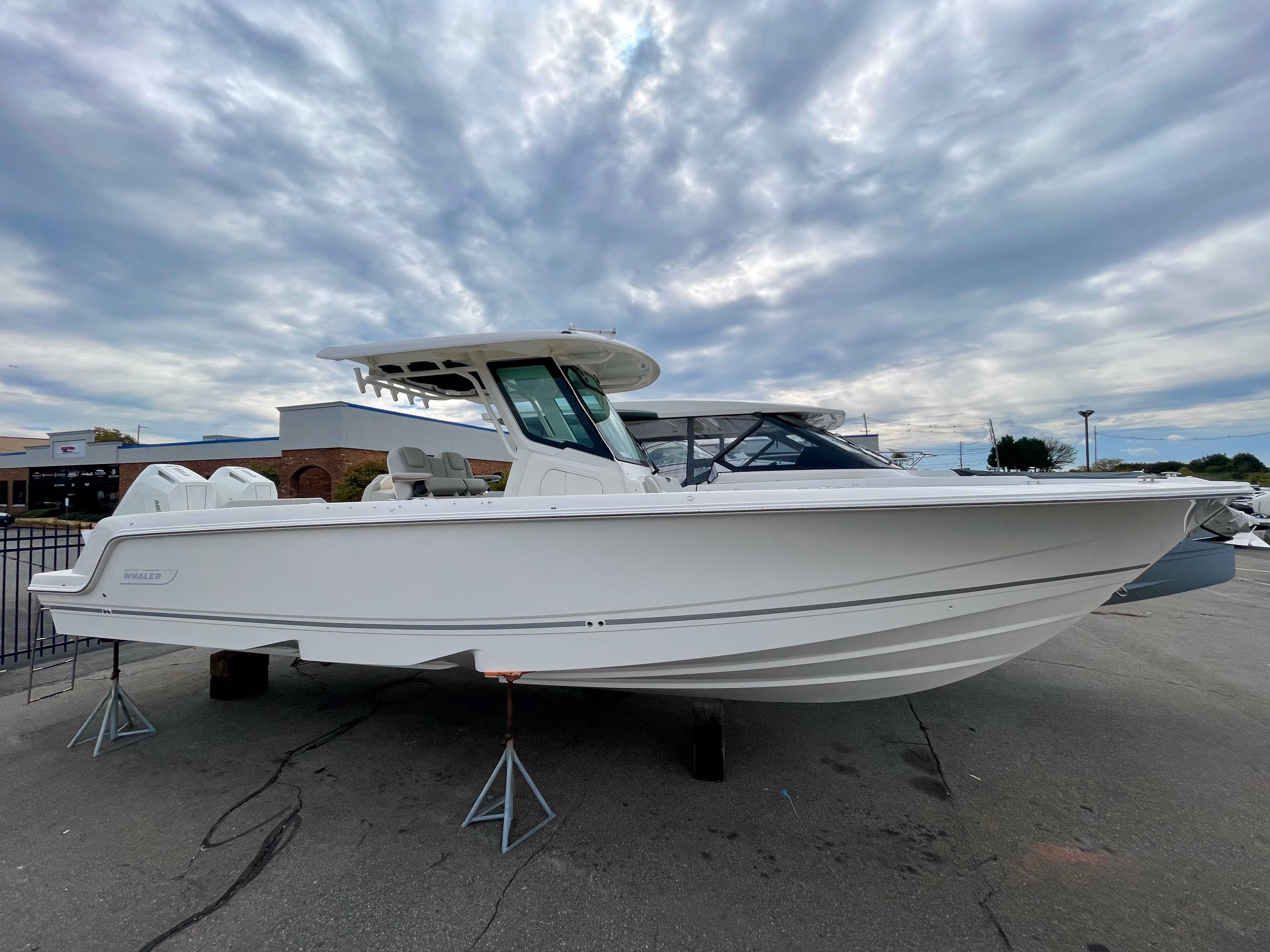 2027 Boston Whaler 330 Outrage 