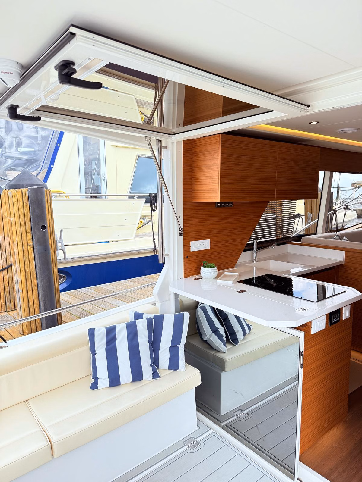 2021 Greenline Yachts 39 Hybrid 