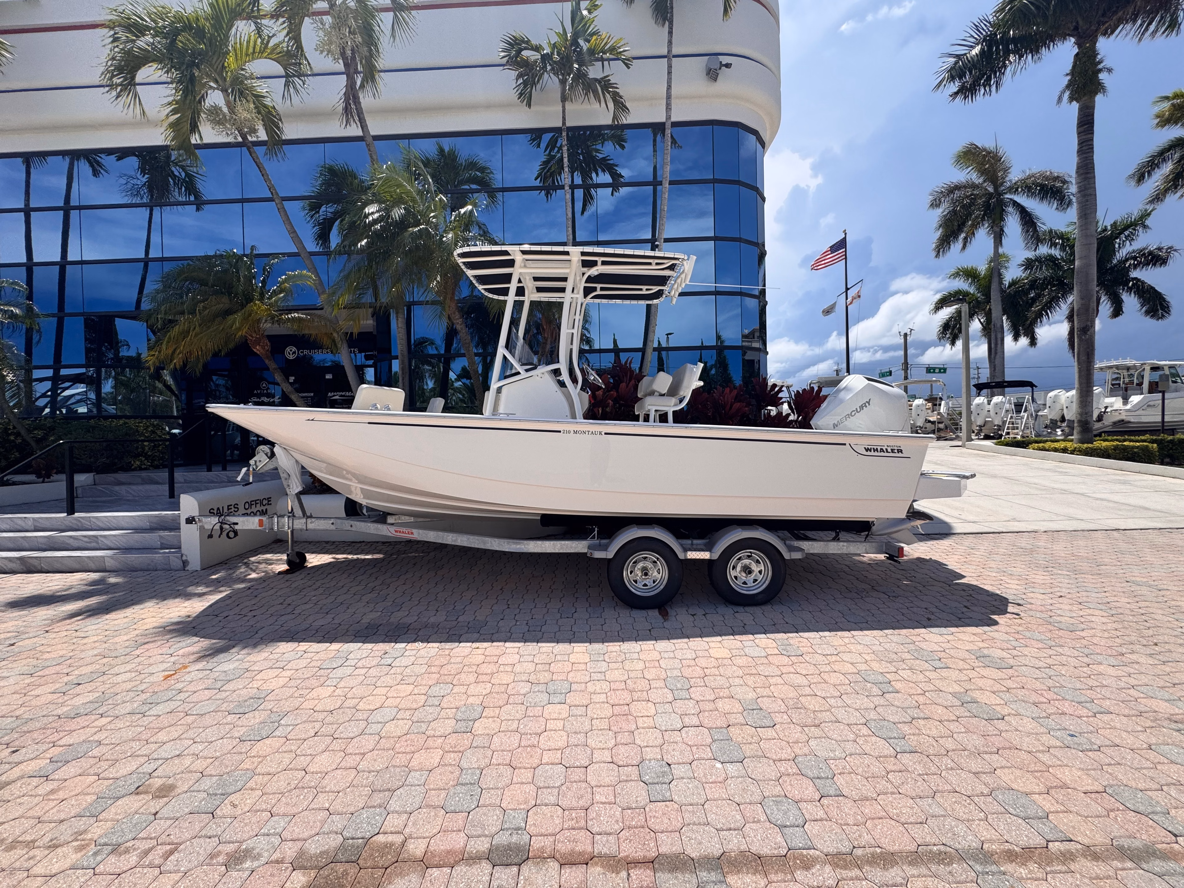 2026 Boston Whaler 210 Montauk 