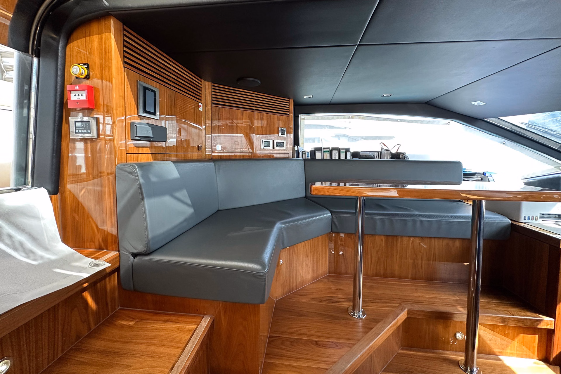2018 Sunseeker 95 Yacht 