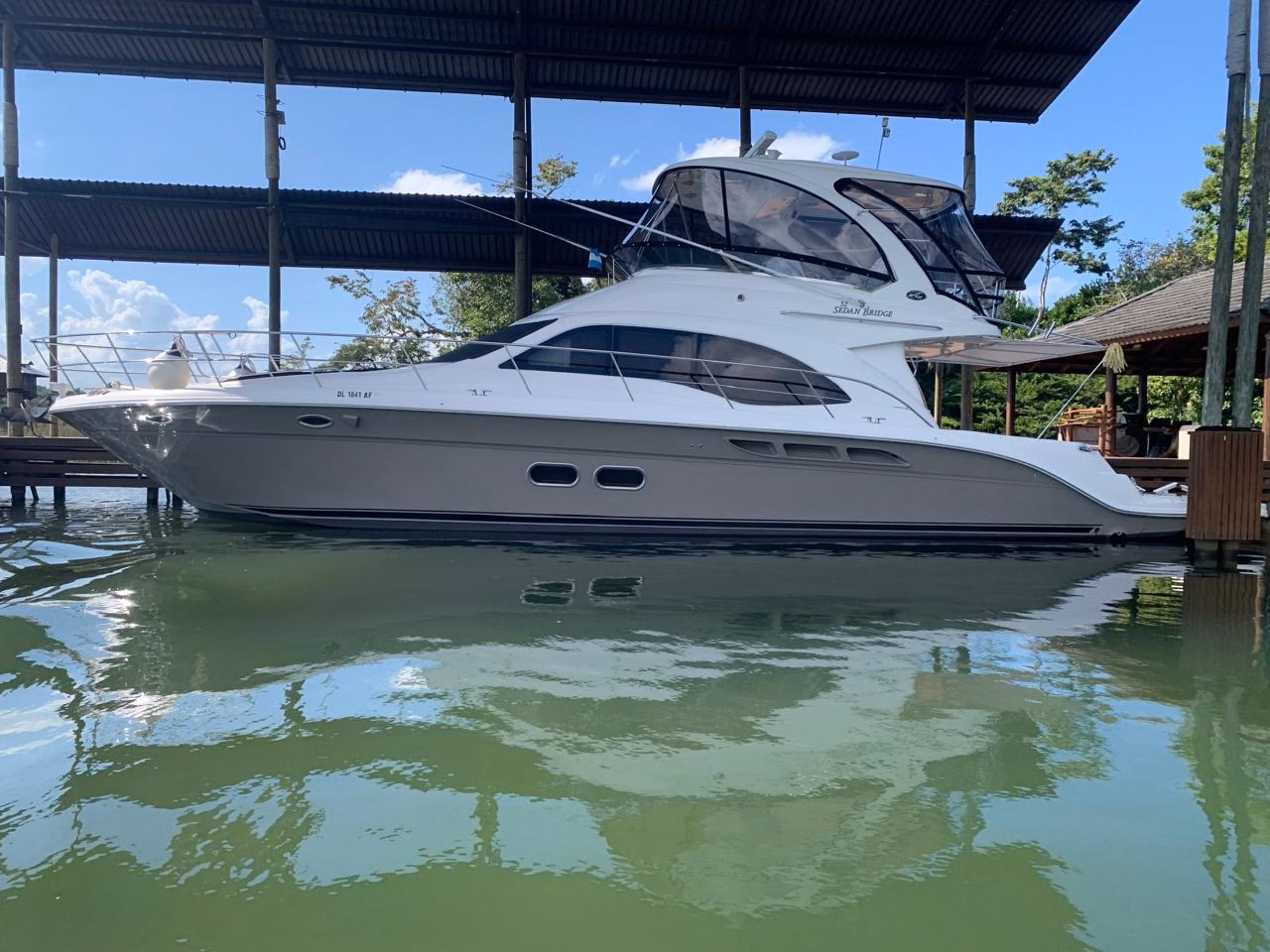 2006 Sea Ray 520 Sedan Bridge