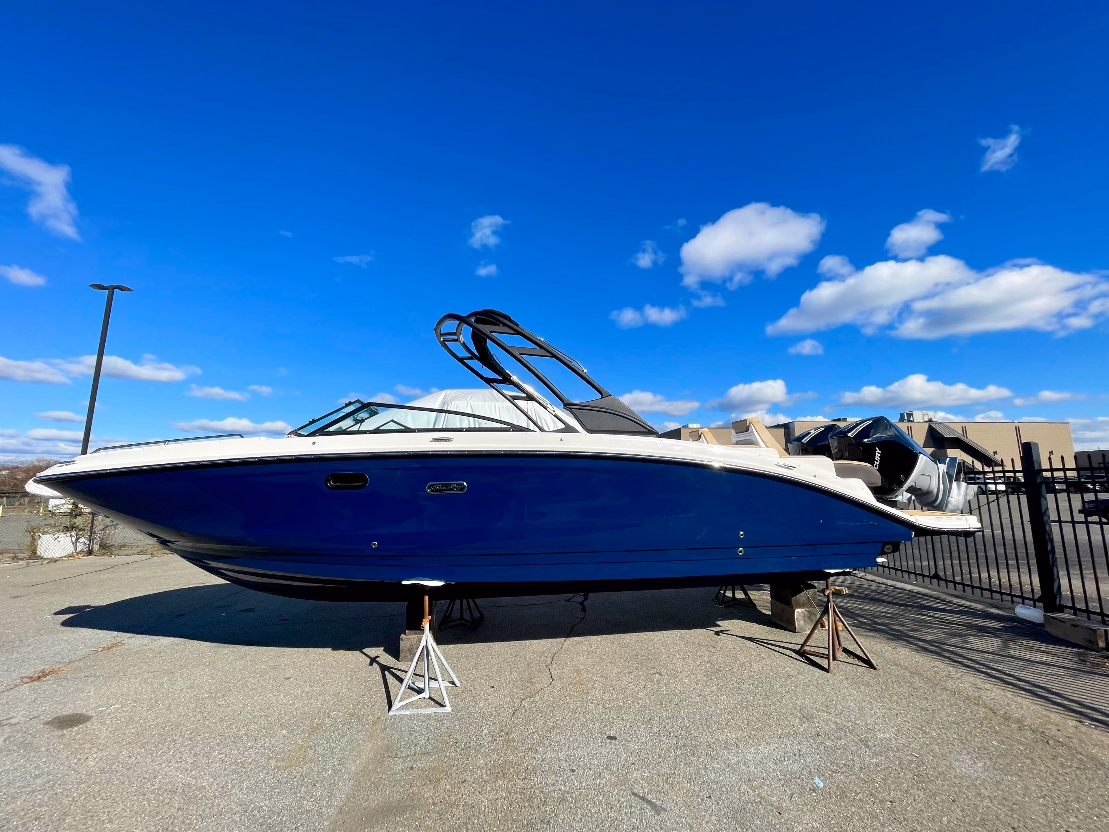 2026 Sea Ray SDX 290 Outboard 