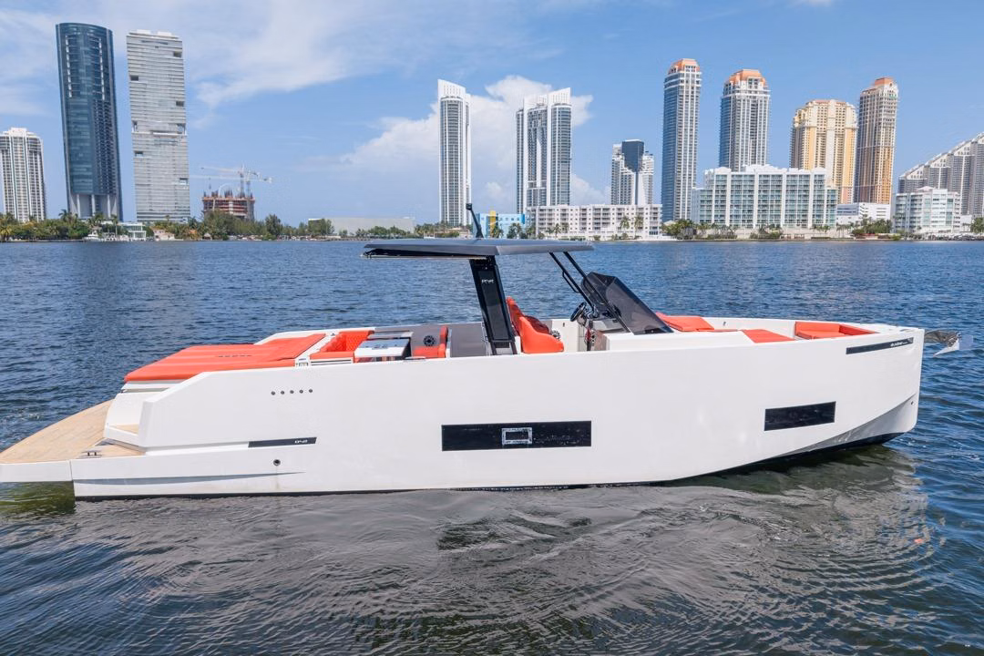 2023 De Antonio Yachts D42 Open 
