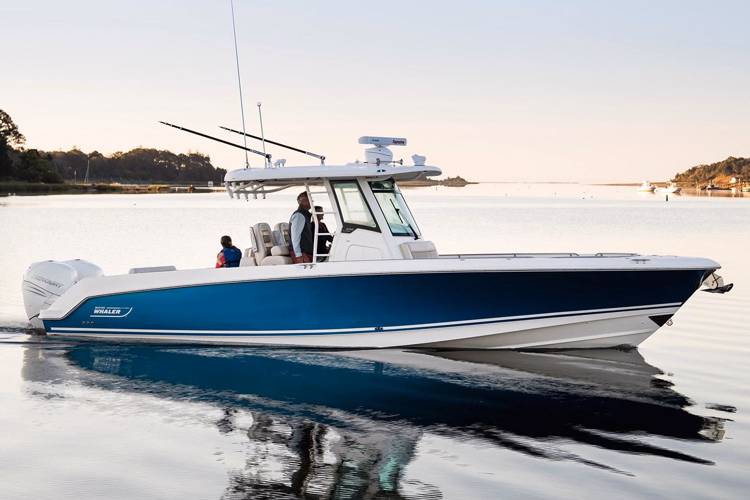 2027 Boston Whaler 330 Outrage 